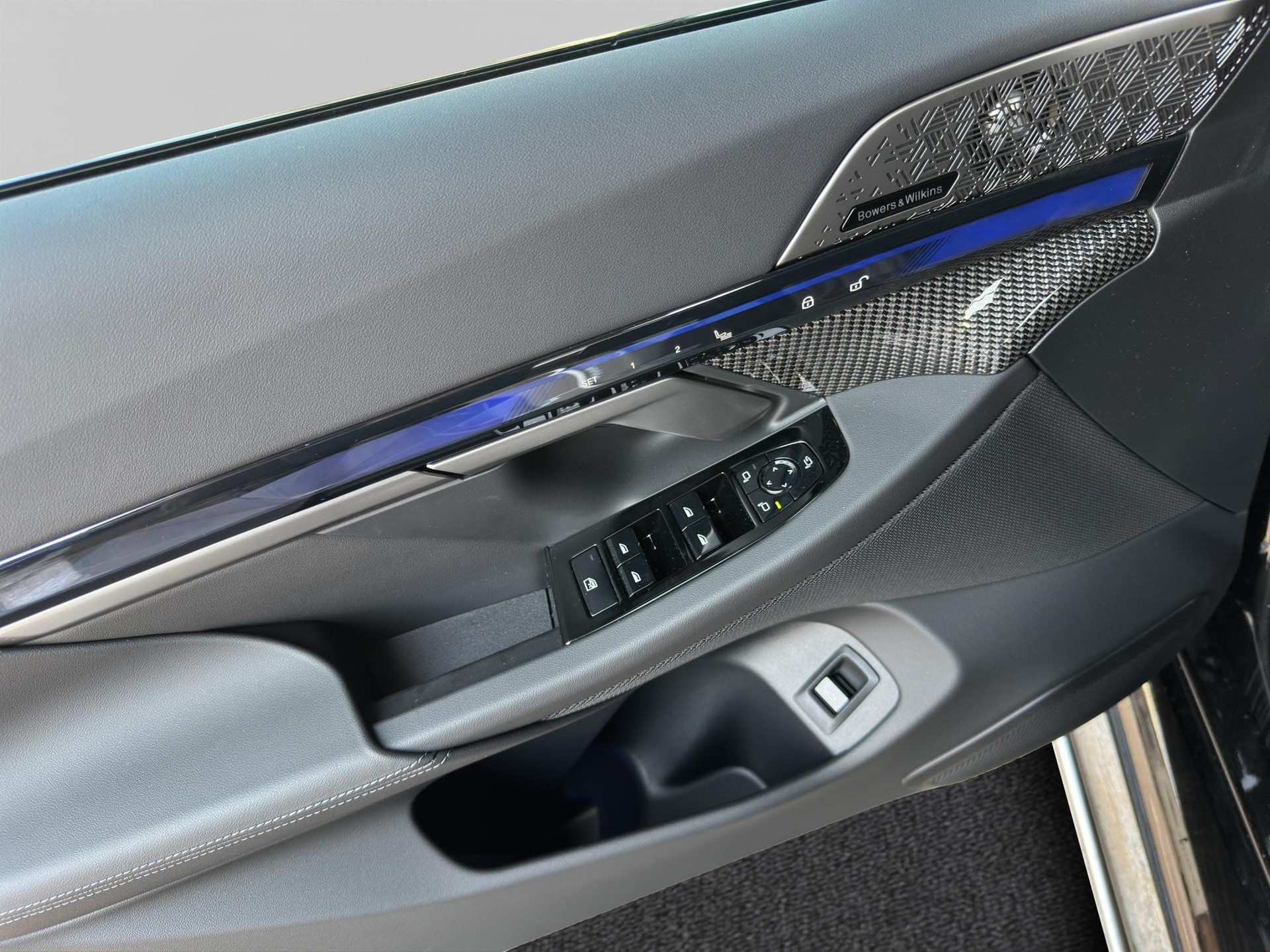 BMW M5 Touring xDrive-image-12