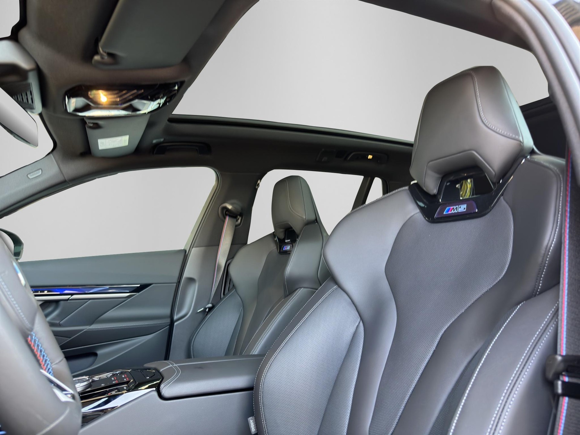 BMW M5 Touring xDrive-image-11