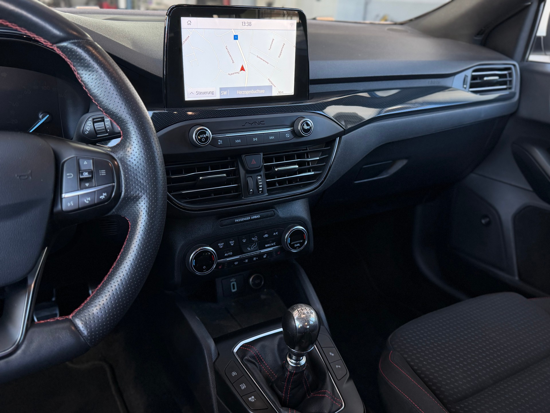 FORD Focus 1.0 SCTi ST Line-image-7