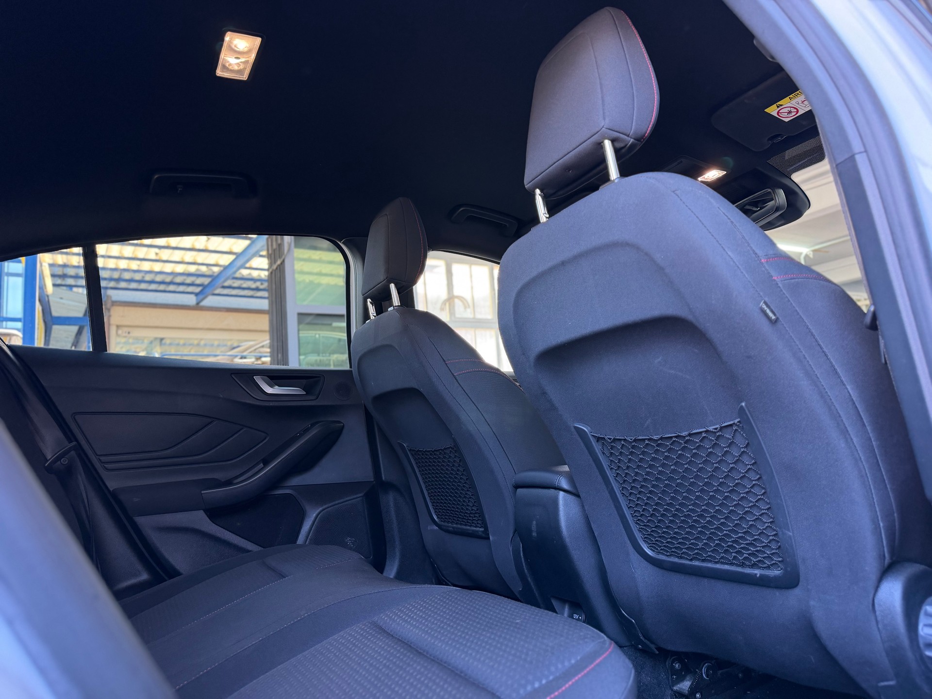 FORD Focus 1.0 SCTi ST Line-image-12