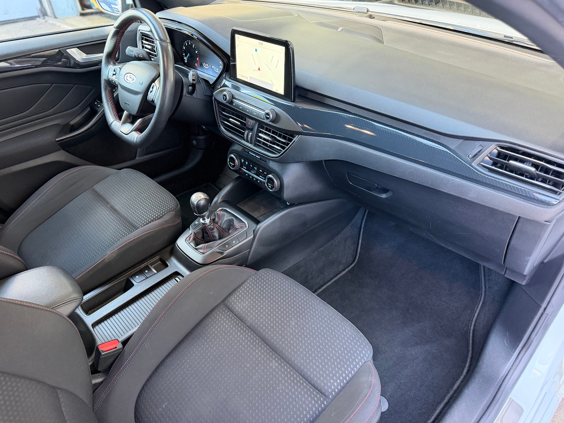 FORD Focus 1.0 SCTi ST Line-image-10
