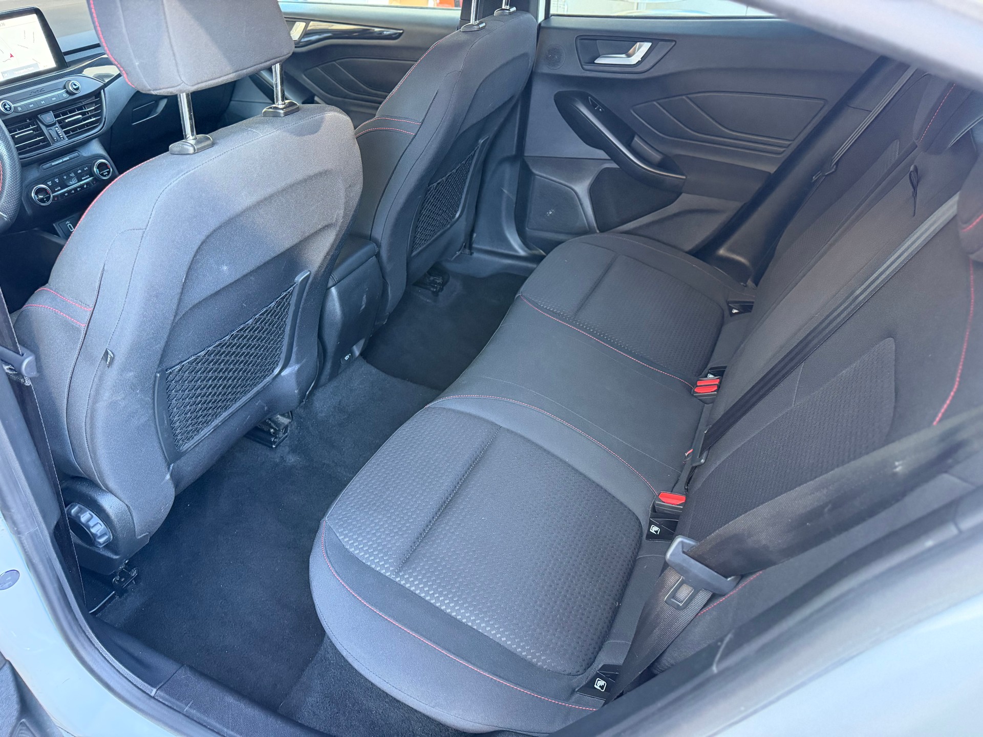 FORD Focus 1.0 SCTi ST Line-image-11