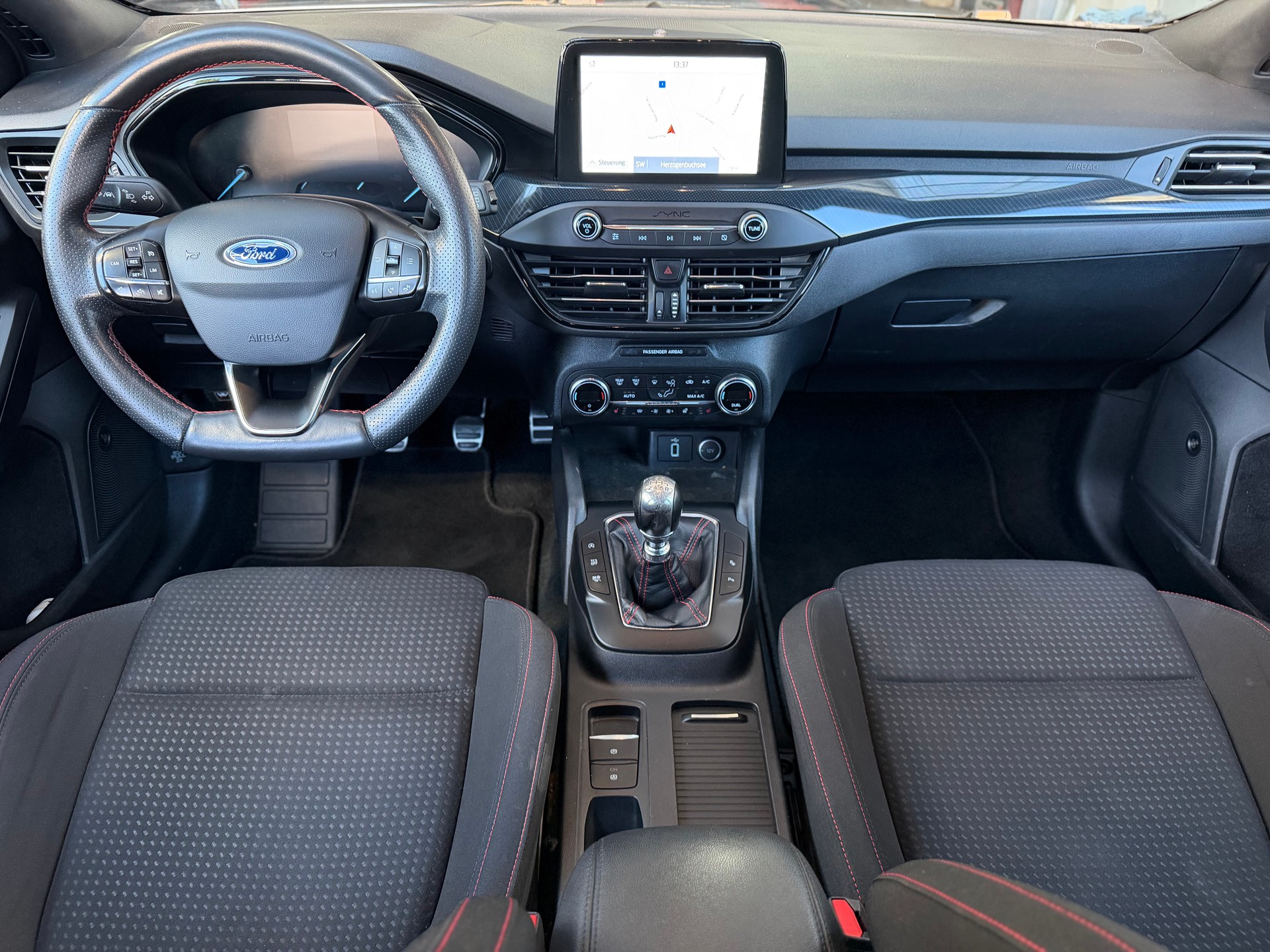 FORD Focus 1.0 SCTi ST Line-image-6