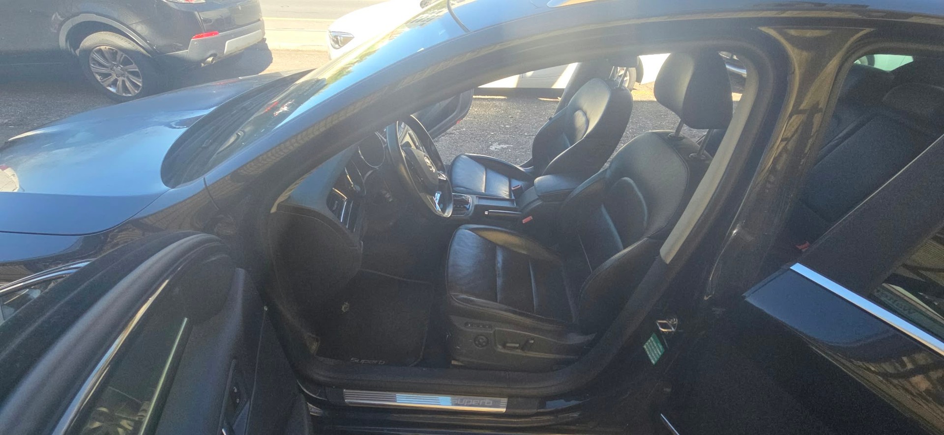 SKODA Superb Combi 3.6 FSI Elegance 4x4 DSG-image-13