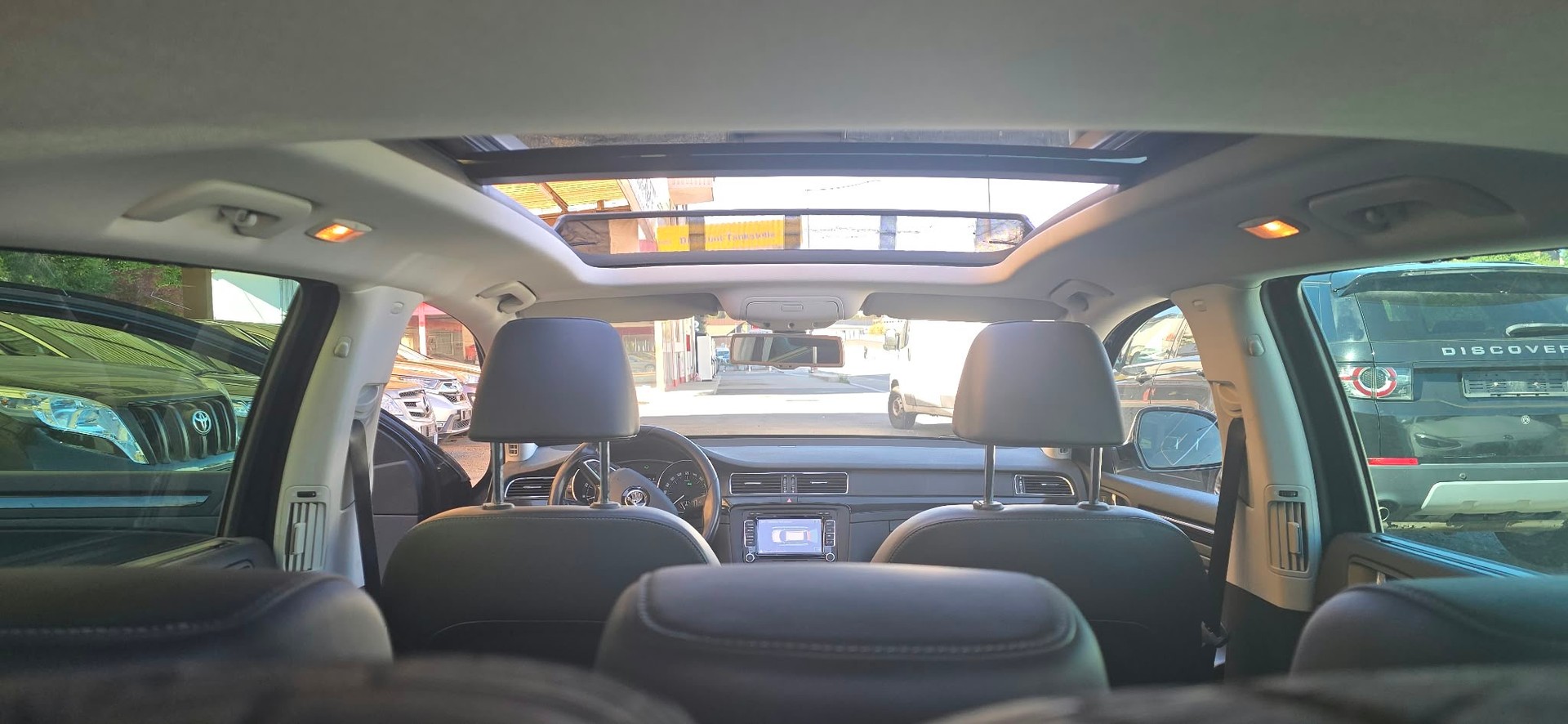 SKODA Superb Combi 3.6 FSI Elegance 4x4 DSG-image-10