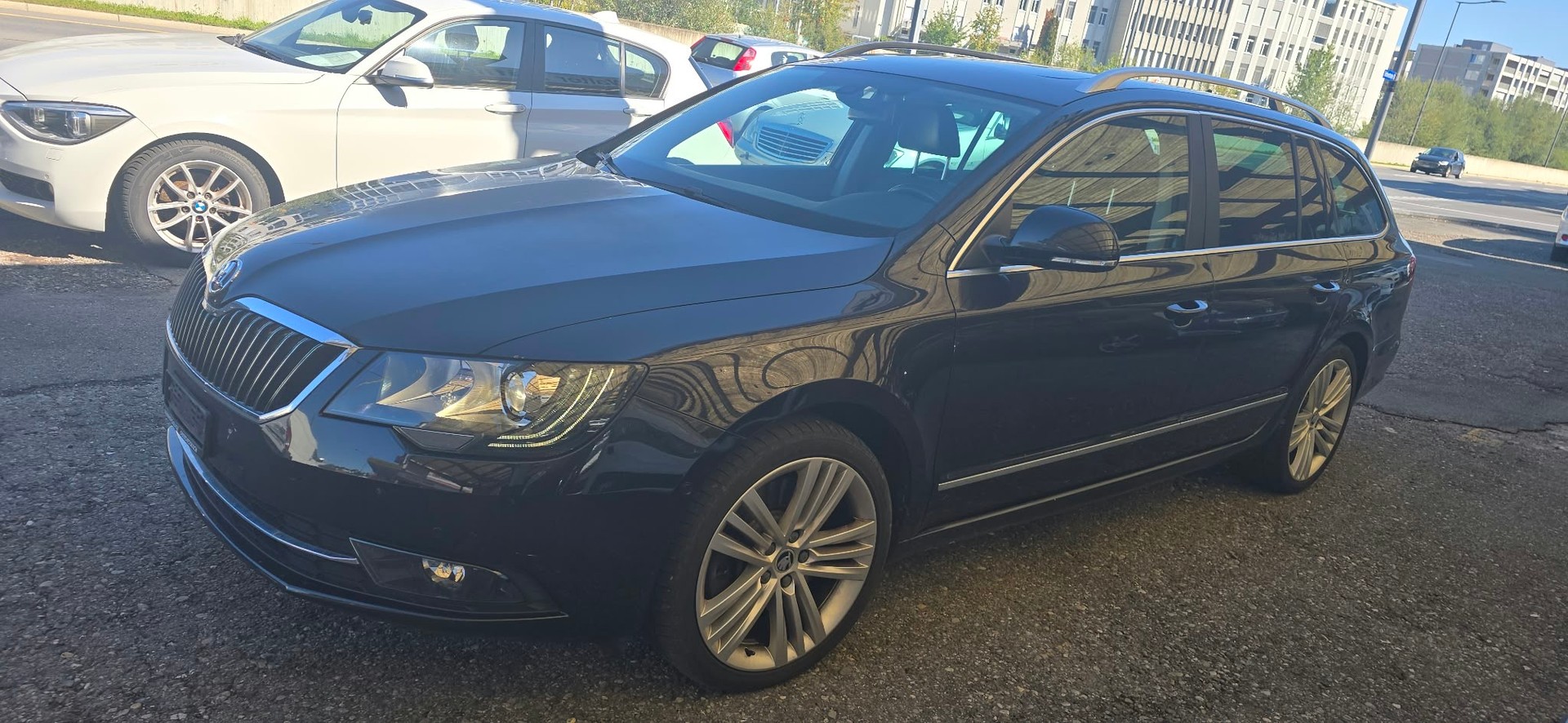 SKODA Superb Combi 3.6 FSI Elegance 4x4 DSG-image-1