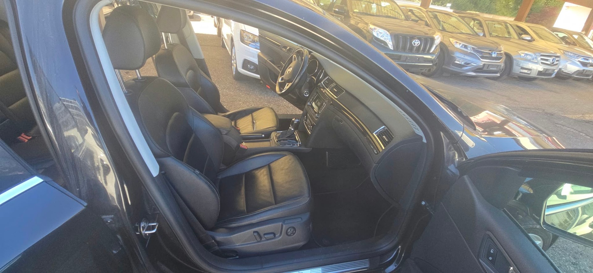 SKODA Superb Combi 3.6 FSI Elegance 4x4 DSG-image-6