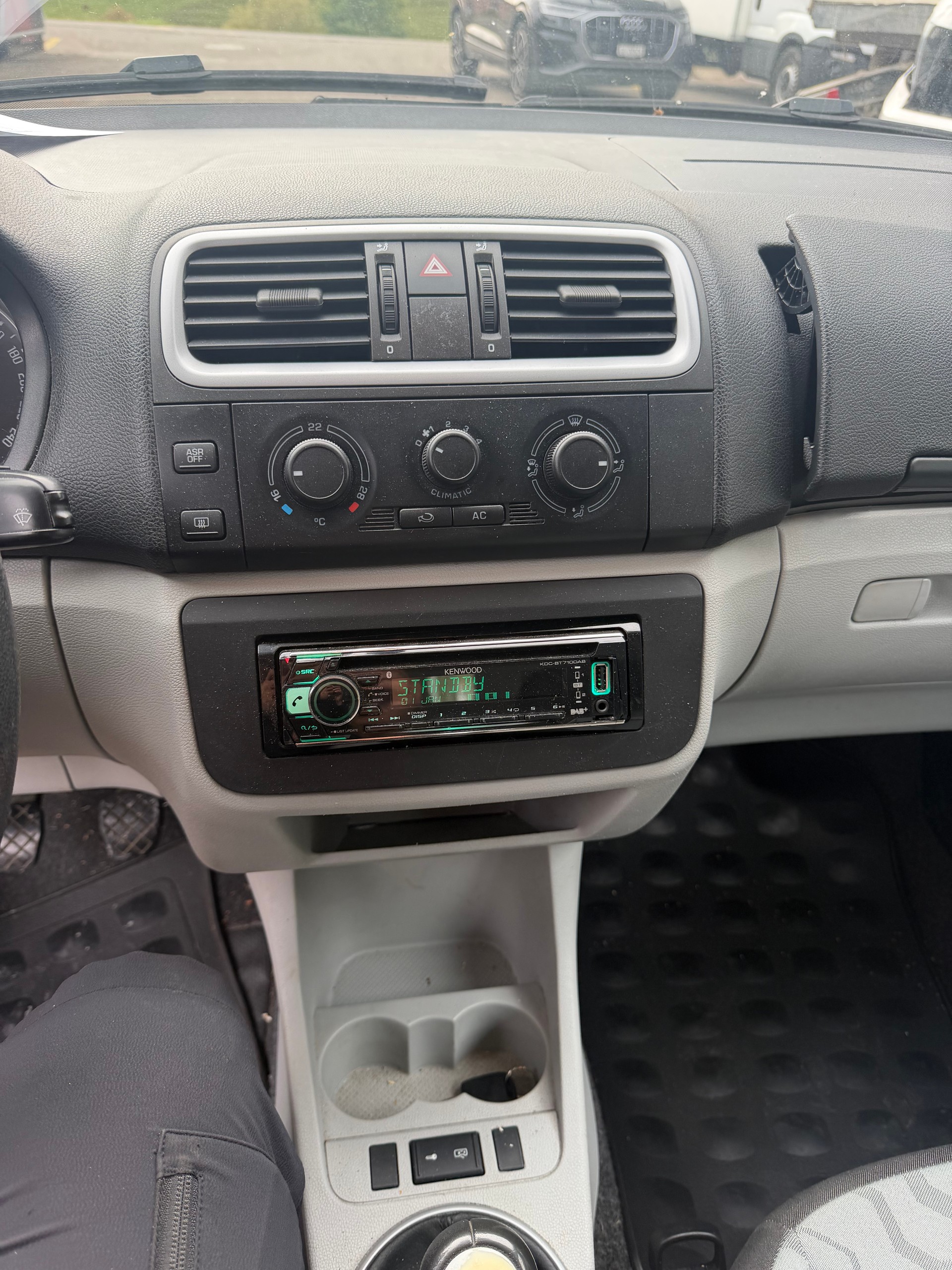 SKODA Fabia 1.2 Entry-image-10