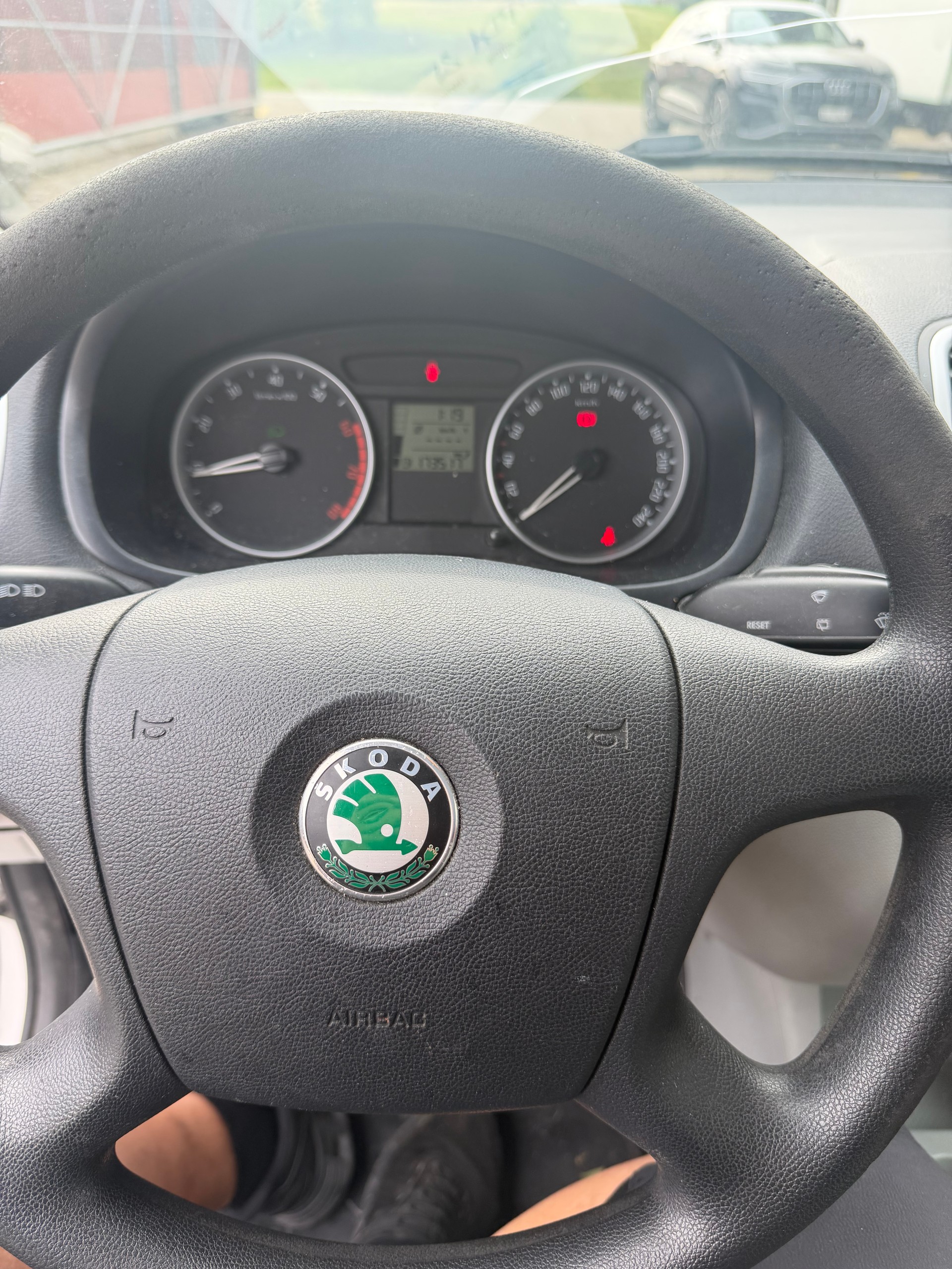 SKODA Fabia 1.2 Entry-image-9