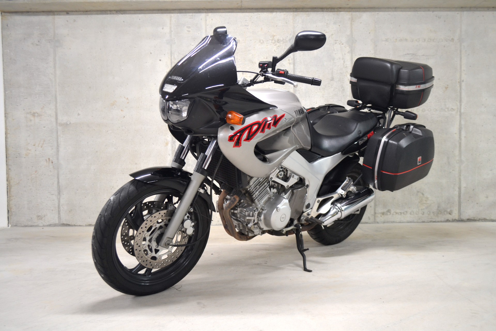 YAMAHA TDM 850-showroom-element-1