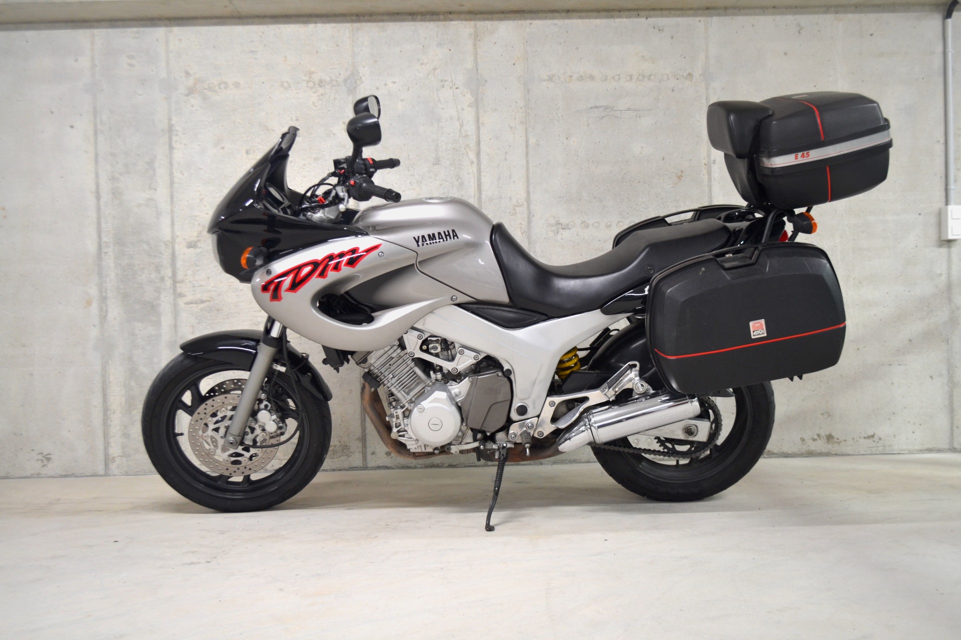 YAMAHA TDM 850-showroom-element-2