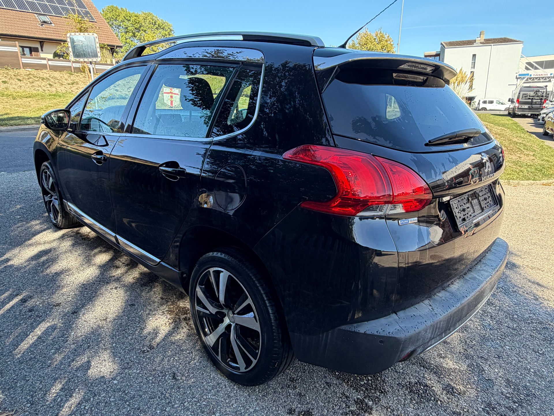 PEUGEOT 2008 1.2 PureTech Allure-image-2