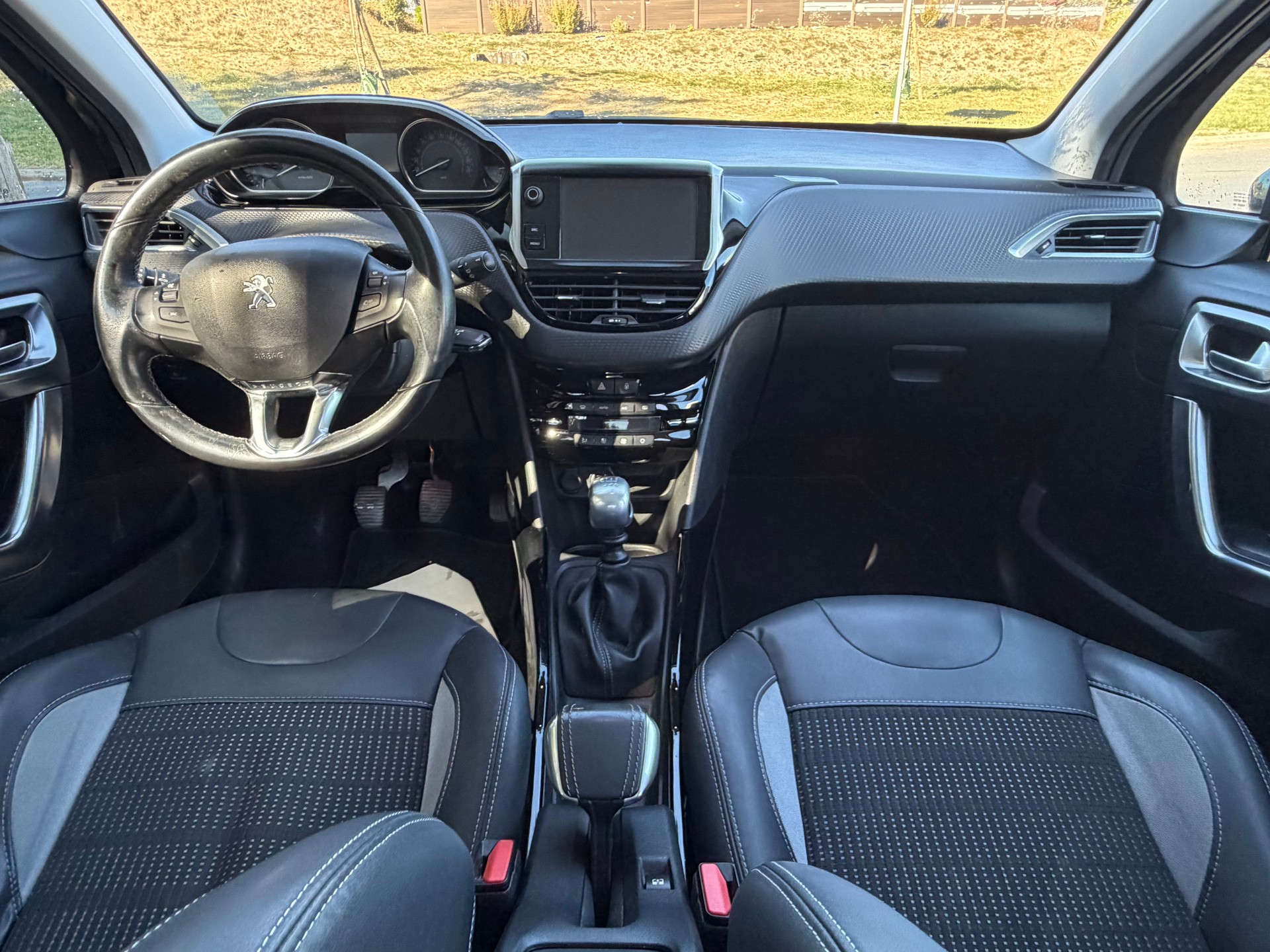 PEUGEOT 2008 1.2 PureTech Allure-image-8