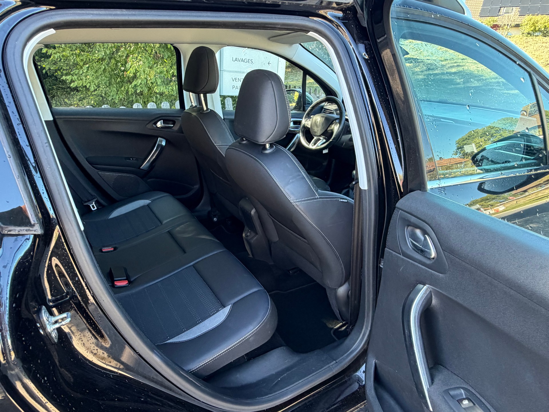 PEUGEOT 2008 1.2 PureTech Allure-image-7