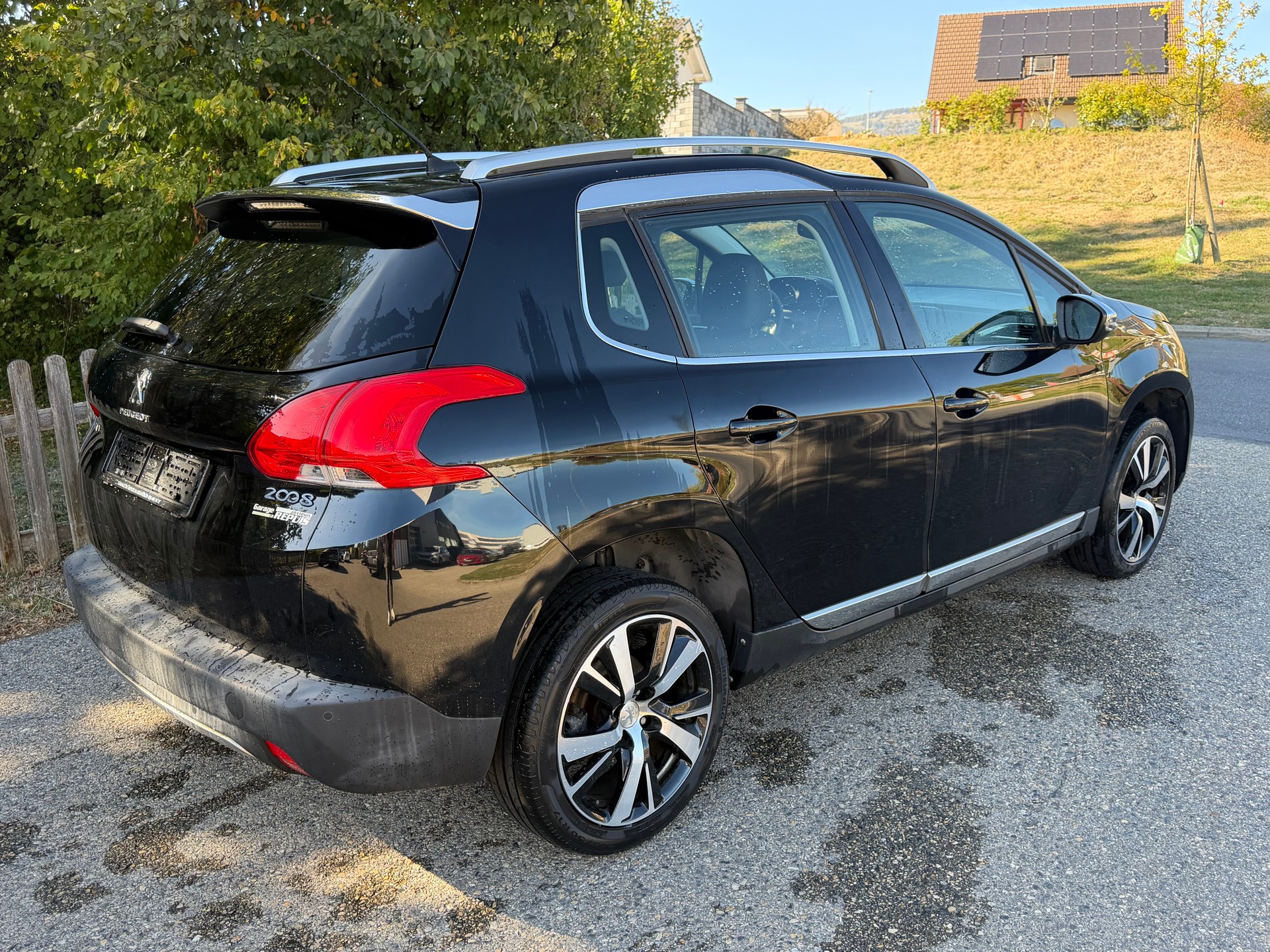 PEUGEOT 2008 1.2 PureTech Allure-image-4