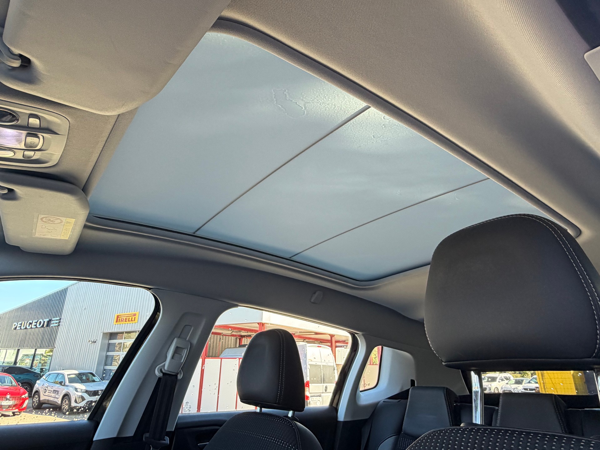 PEUGEOT 2008 1.2 PureTech Allure-image-12