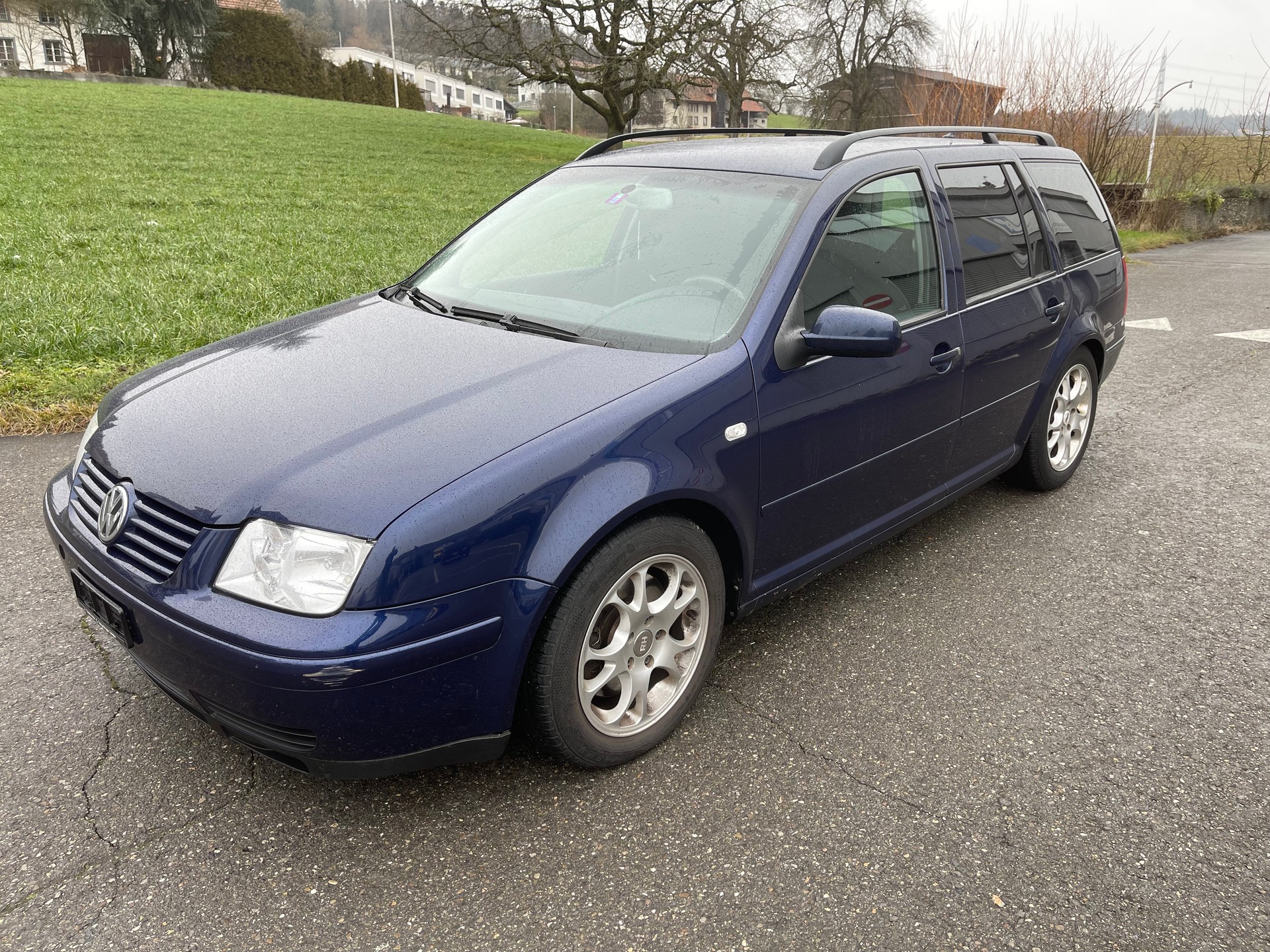 VW Bora Variant 2.8 Highline 4Motion-image-0