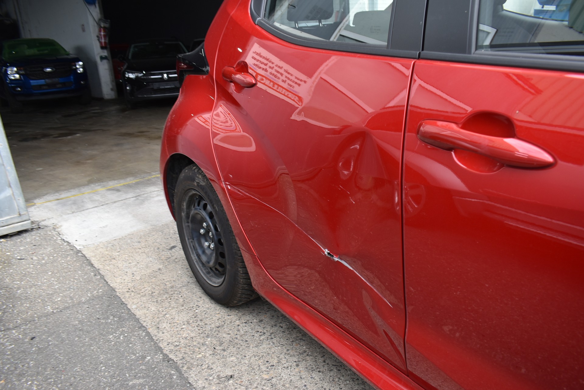 TOYOTA Yaris 1.5 Comfort e-CVT-image-4