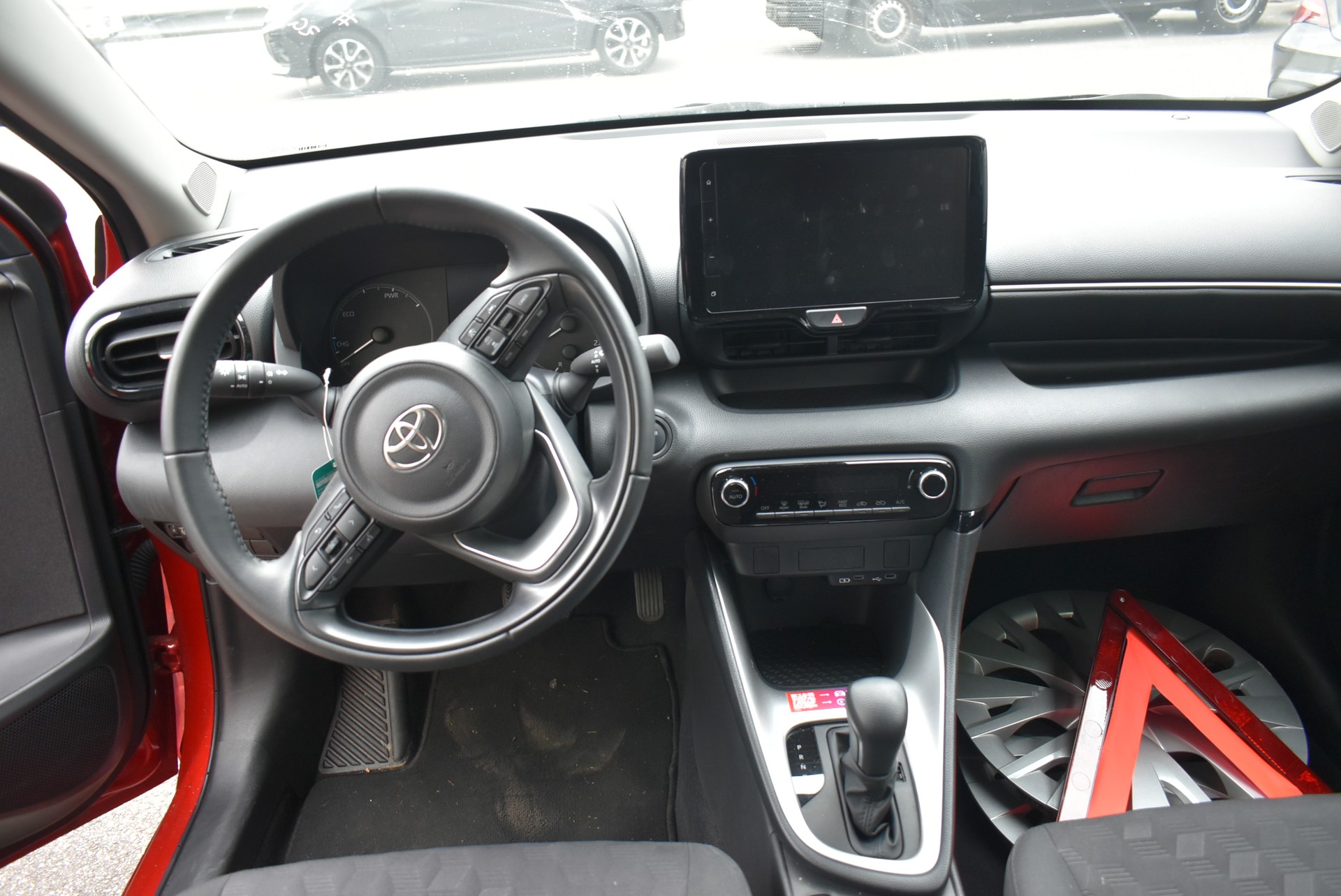 TOYOTA Yaris 1.5 Comfort e-CVT-image-8