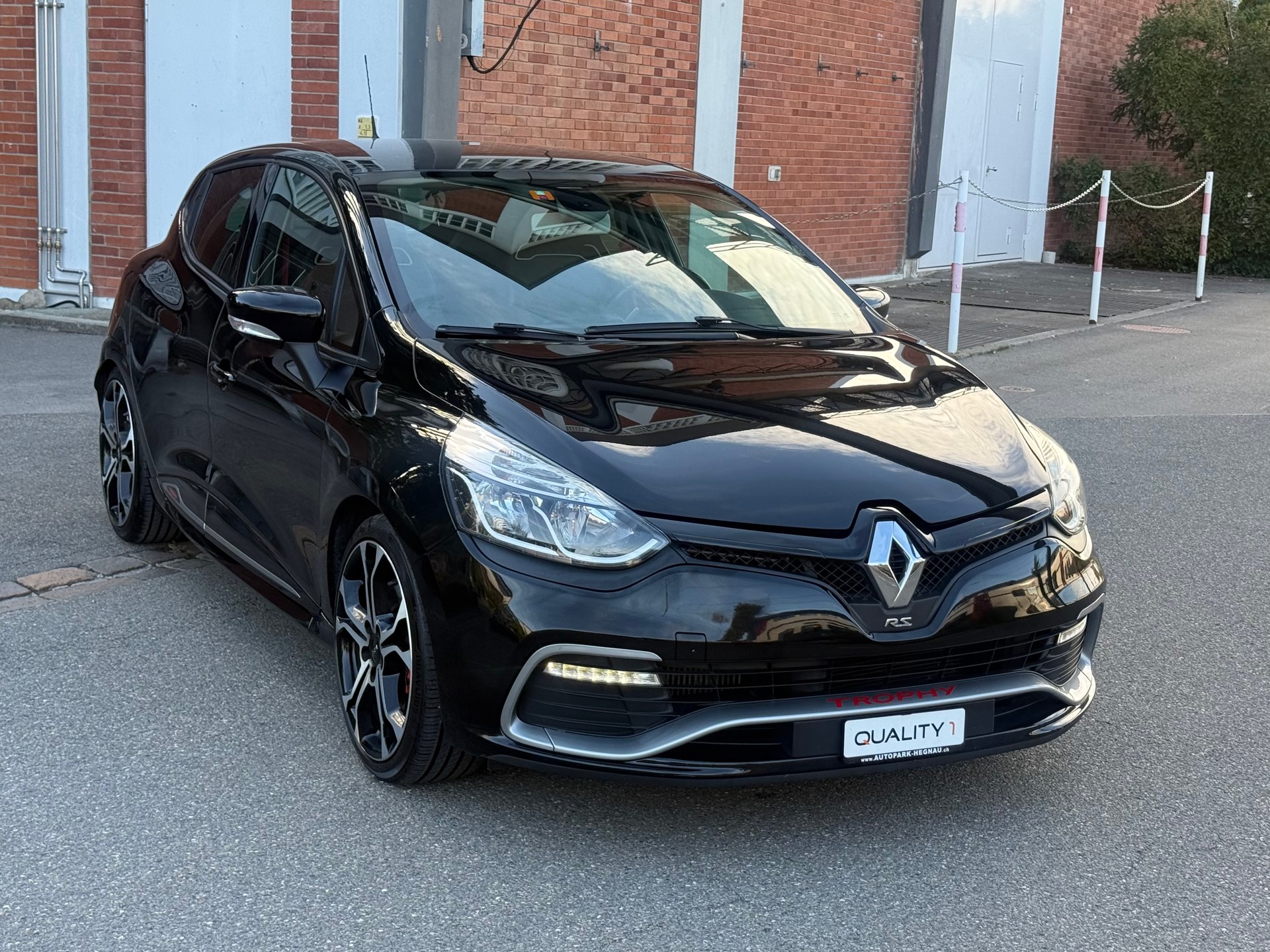 RENAULT Clio 1.6 T RS 220 Trophy EDC-image-1
