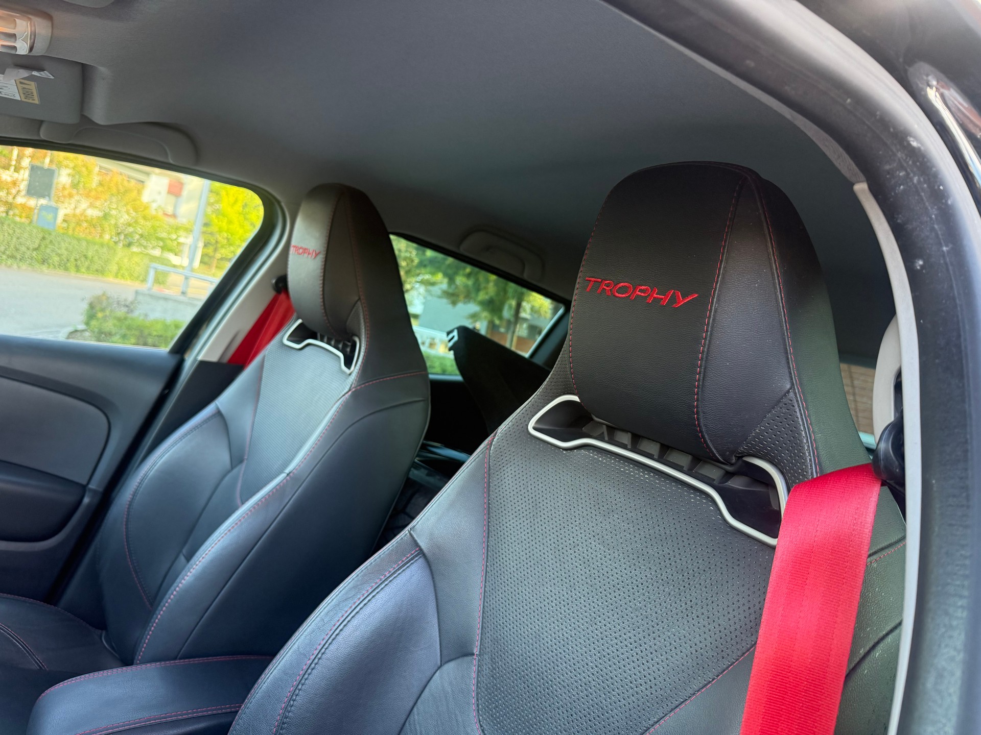RENAULT Clio 1.6 T RS 220 Trophy EDC-image-11