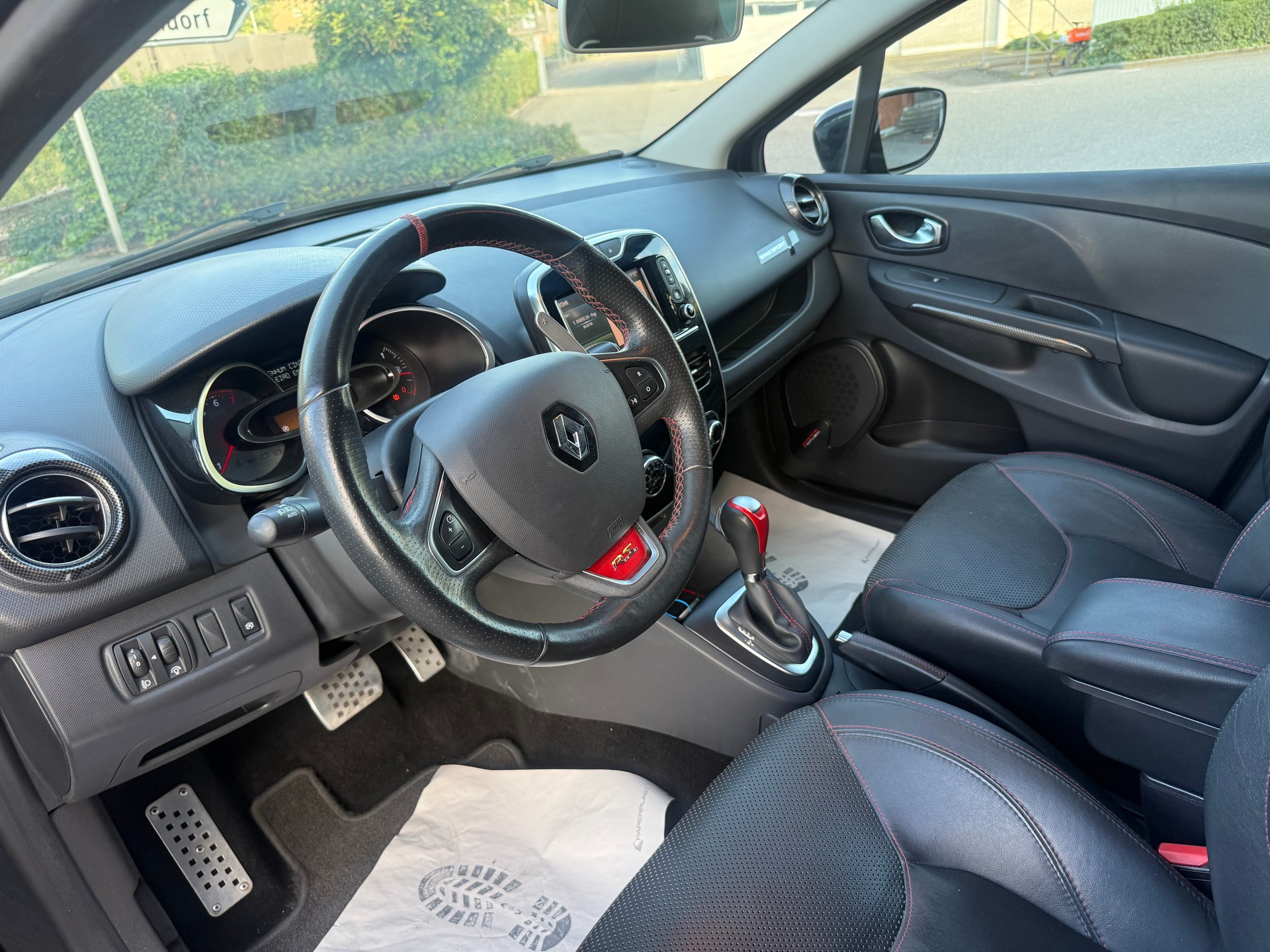 RENAULT Clio 1.6 T RS 220 Trophy EDC-image-7