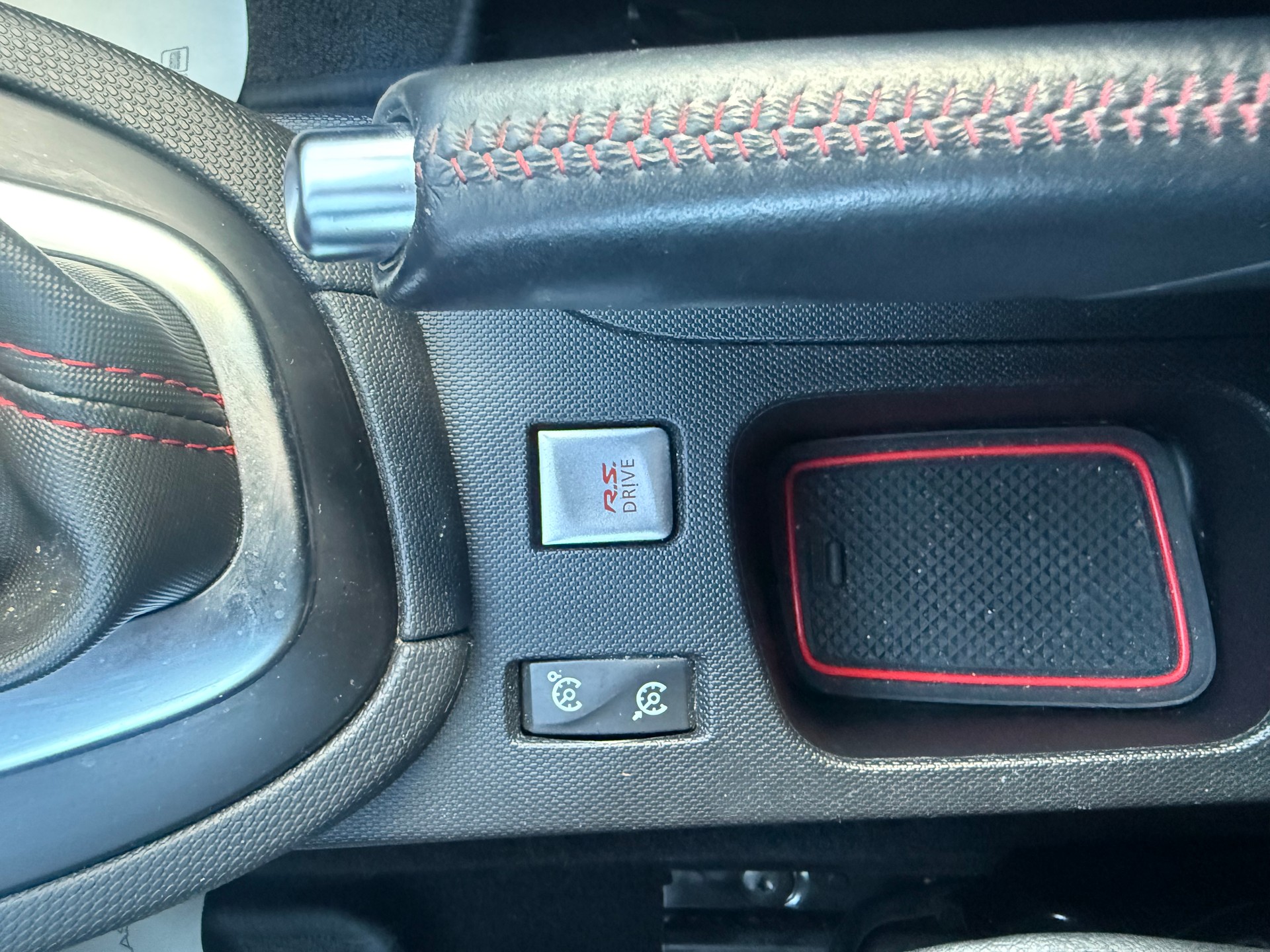 RENAULT Clio 1.6 T RS 220 Trophy EDC-image-10