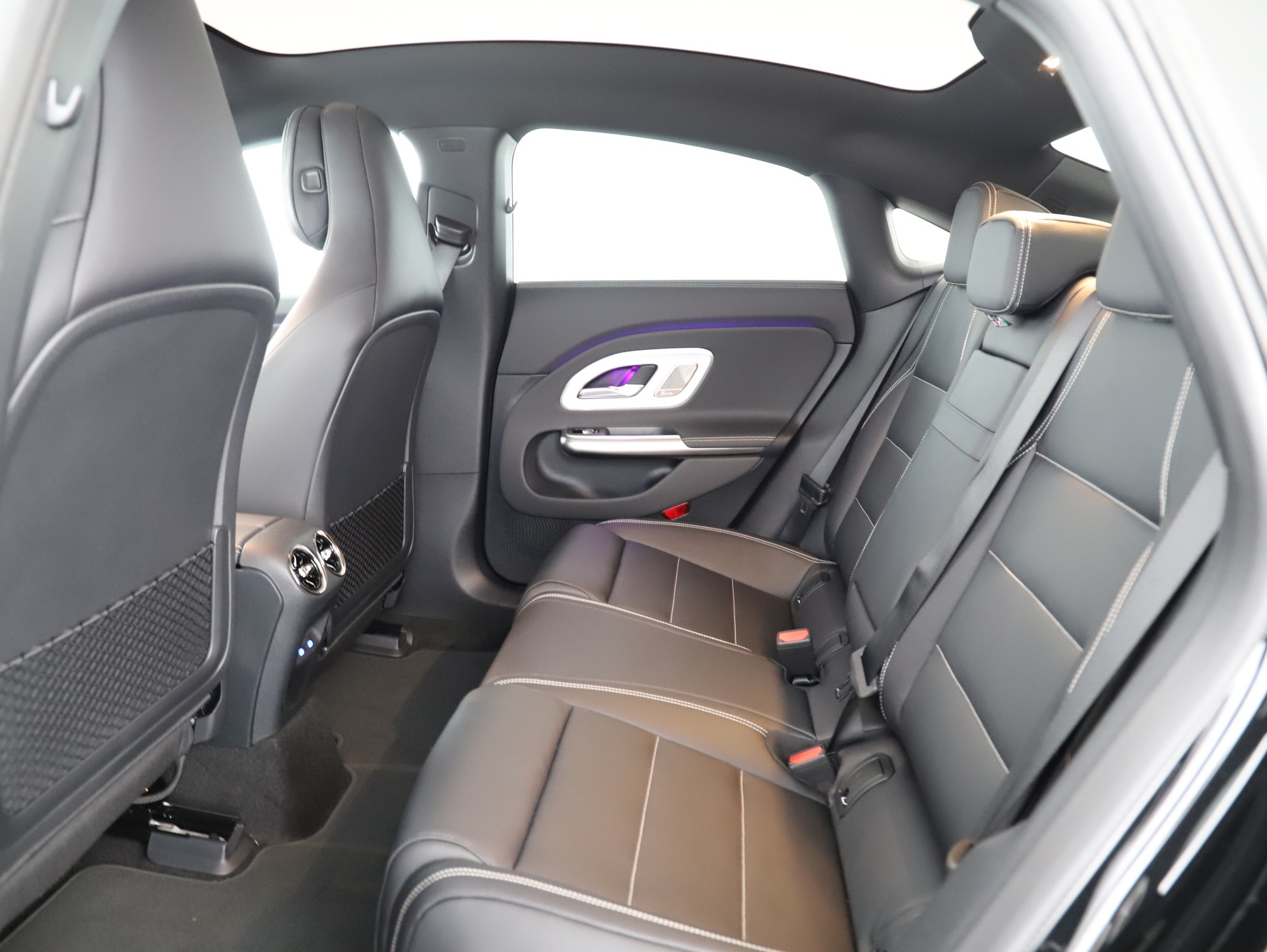 MERCEDES-BENZ CLA 350 4MATIC EQ-image-10