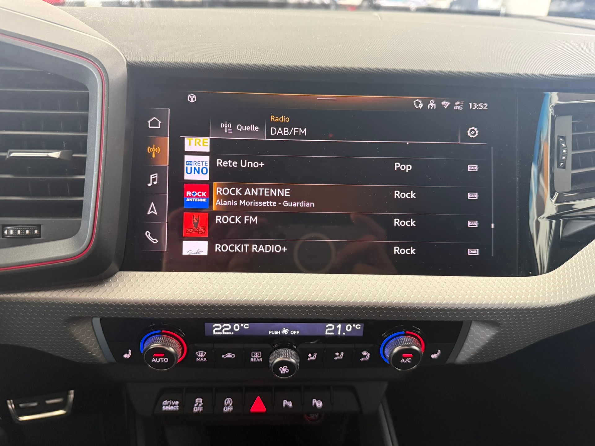 AUDI A1 Sportback 40 TFSI S Line S-tronic, Pfeilgrau Perleffekt-image-22