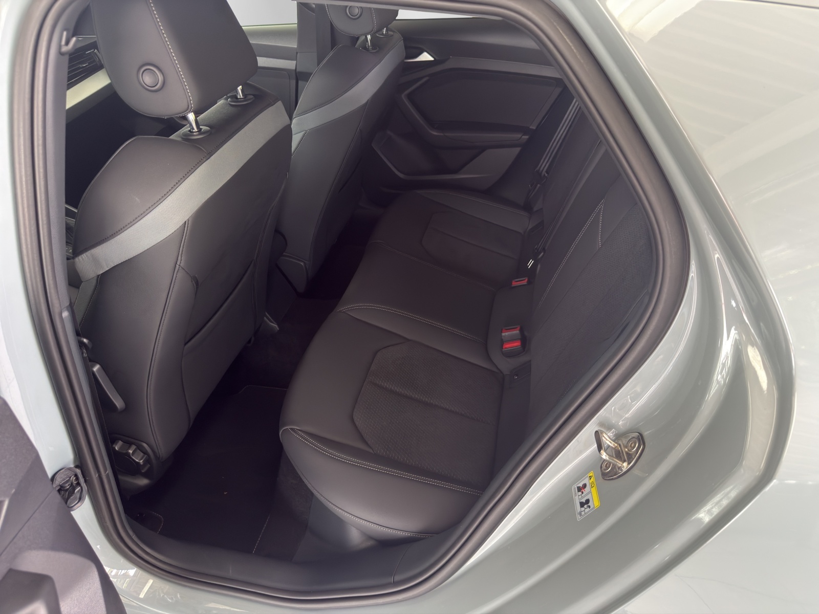 AUDI A1 Sportback 40 TFSI S Line S-tronic, Pfeilgrau Perleffekt-image-9
