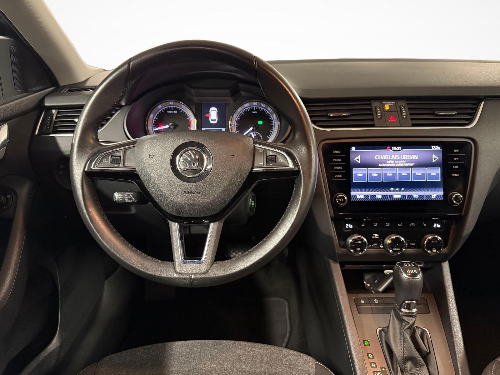 SKODA Octavia Combi 2.0 TSI Soleil 4x4 DSG-image-12