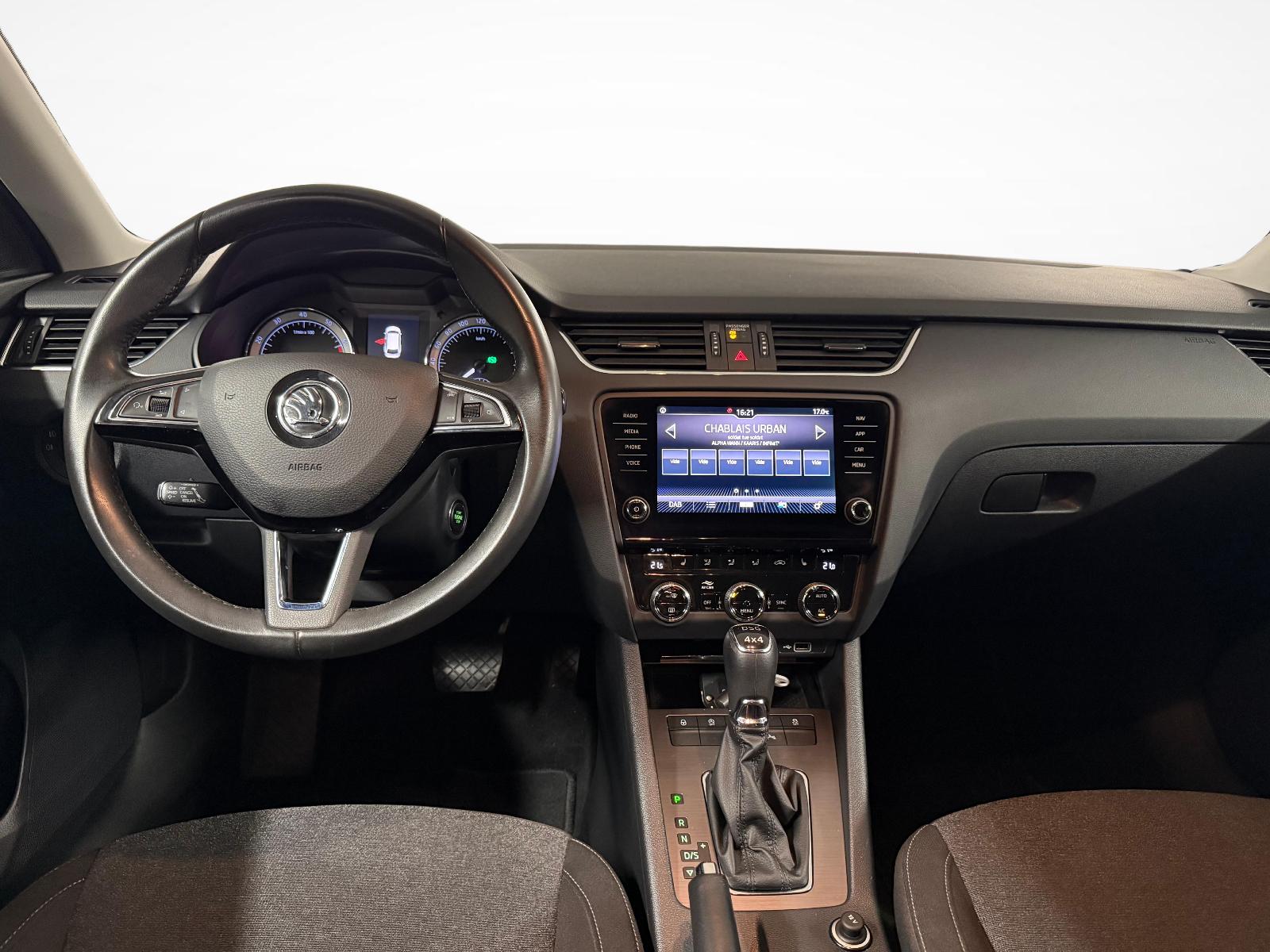 SKODA Octavia Combi 2.0 TSI Soleil 4x4 DSG-image-11