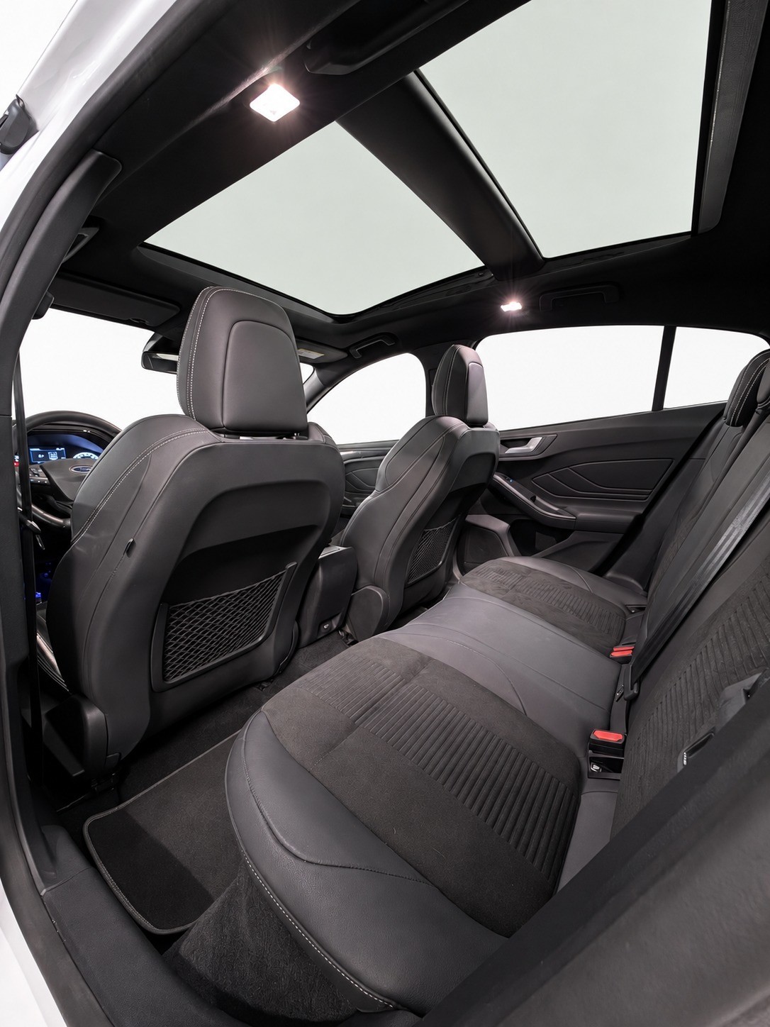 FORD Focus ST 2.3 EcoBoost ST-image-19