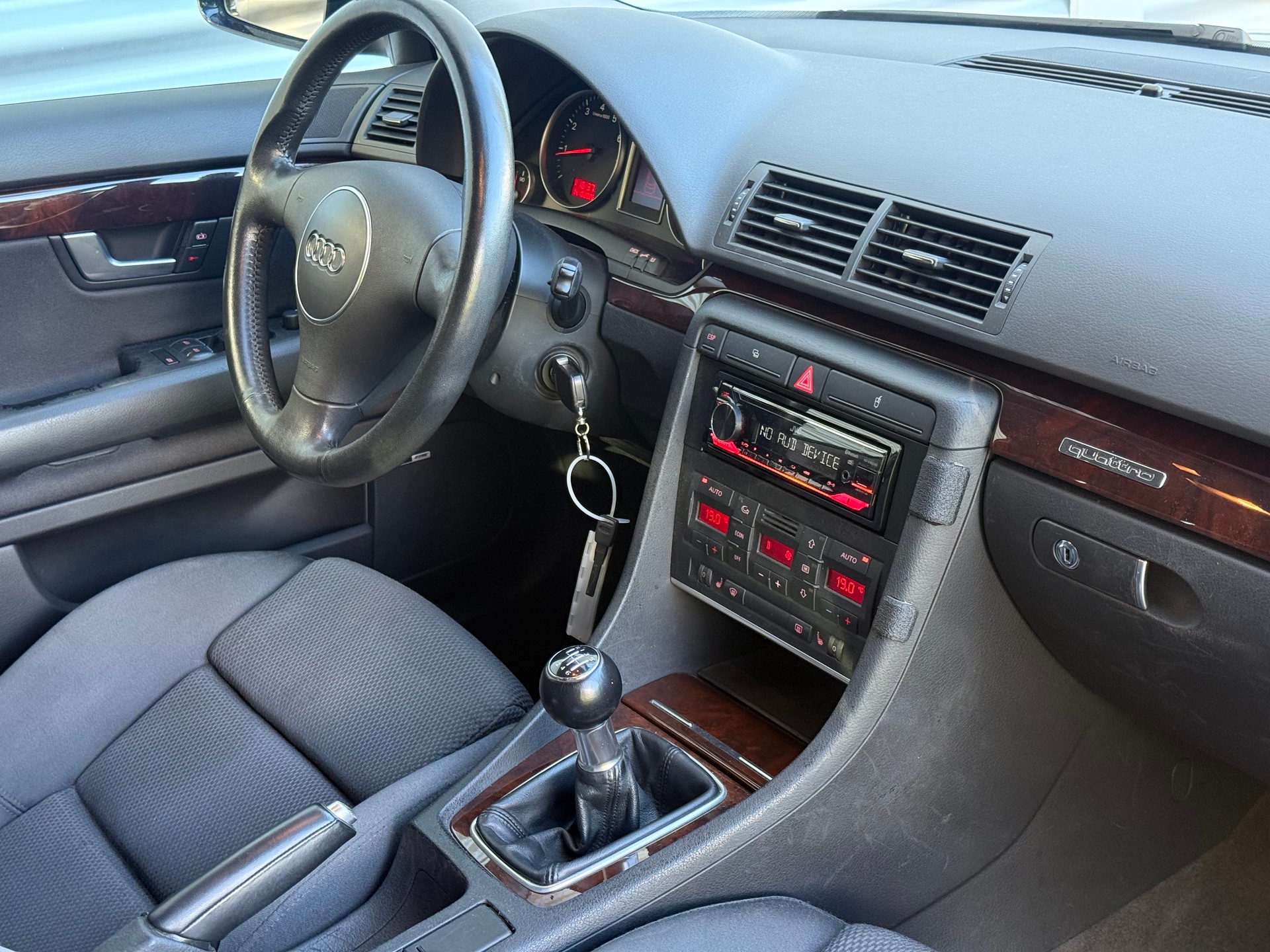 AUDI A4 Avant 3.0 V6 quattro-image-6