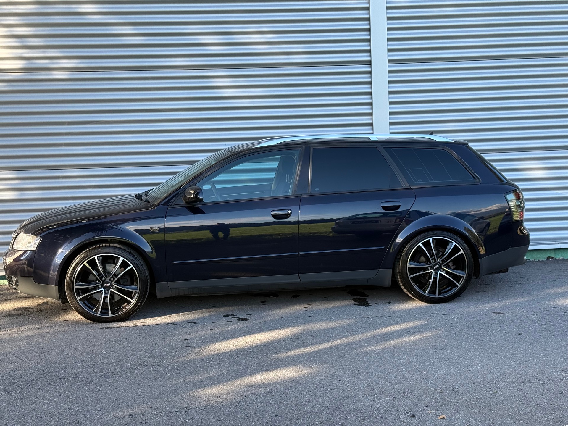 AUDI A4 Avant 3.0 V6 quattro-image-1