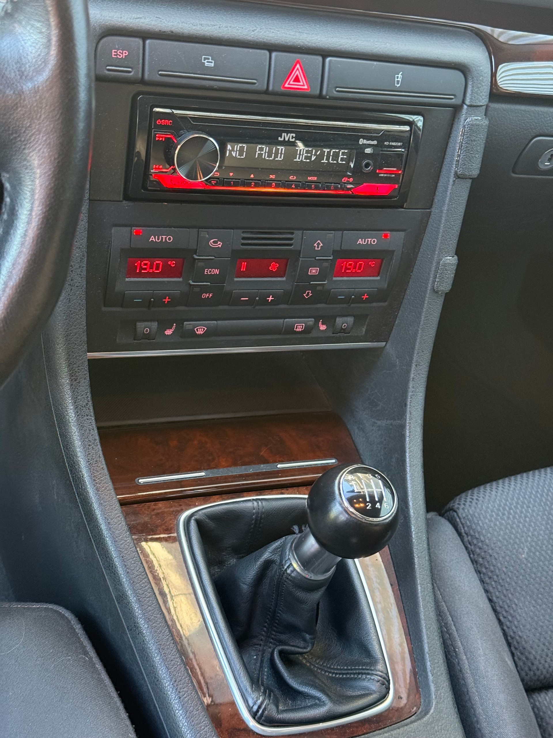AUDI A4 Avant 3.0 V6 quattro-image-9
