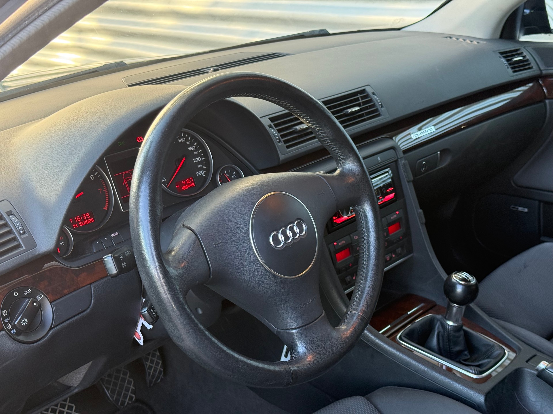 AUDI A4 Avant 3.0 V6 quattro-image-8