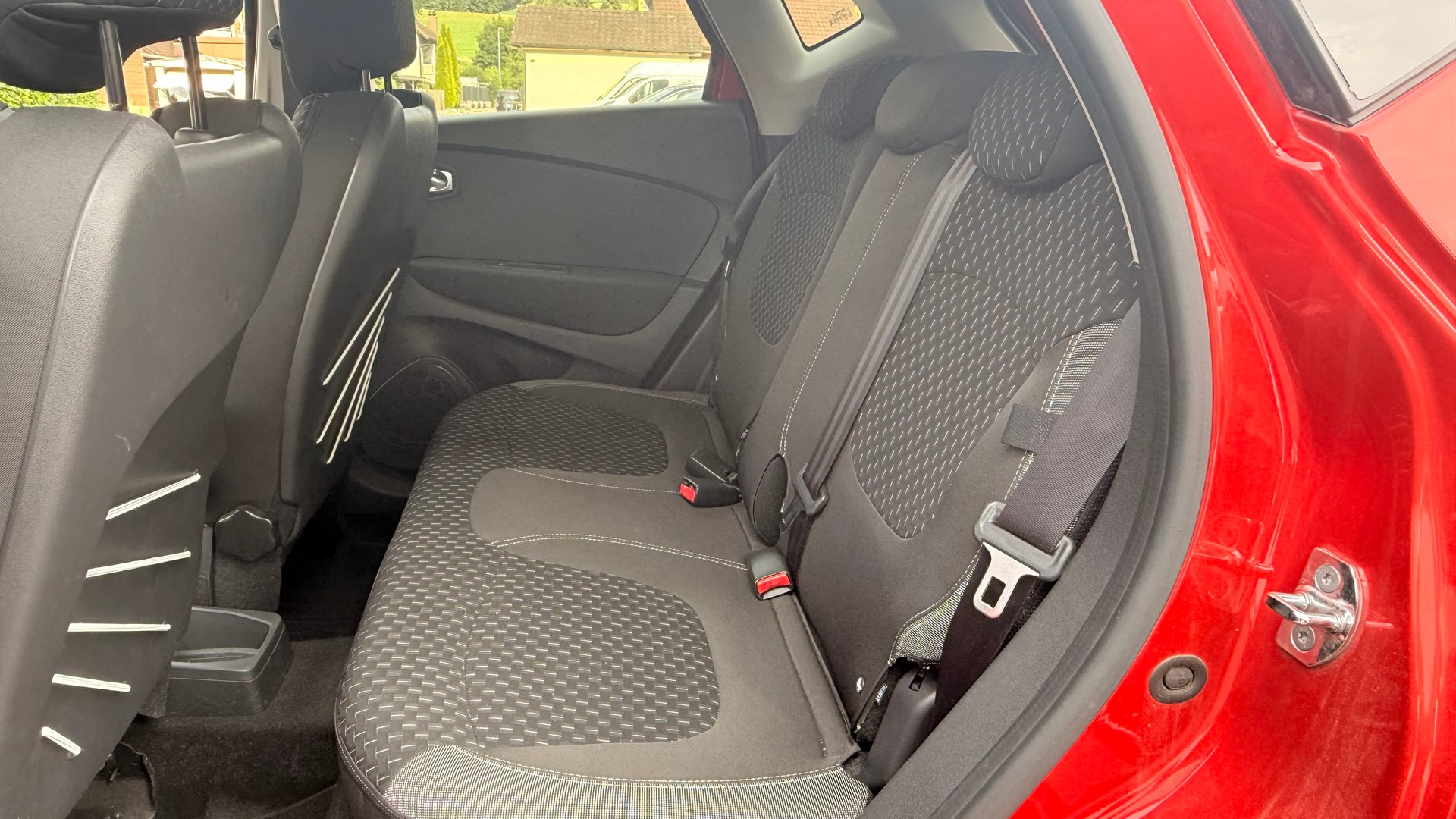 RENAULT Captur 1.3 T 16V Red Edition EDC-image-13