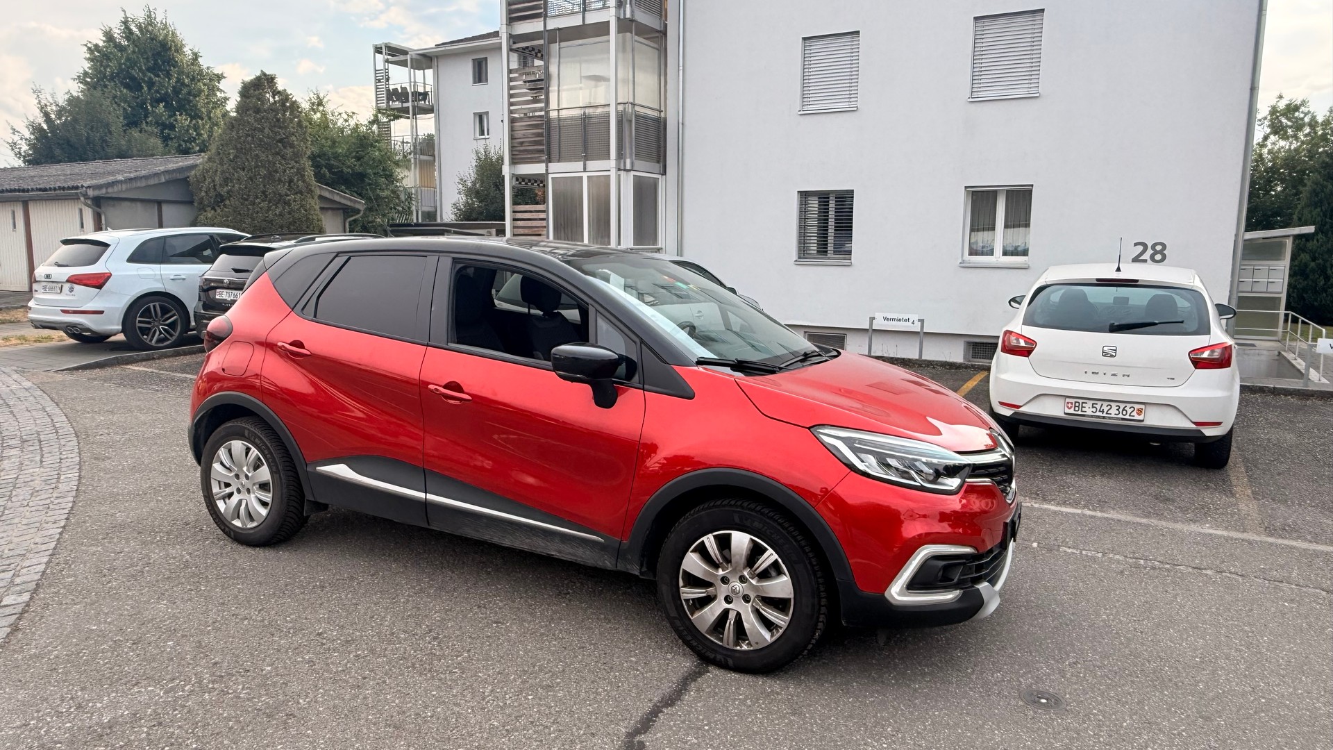 RENAULT Captur 1.3 T 16V Red Edition EDC-image-2