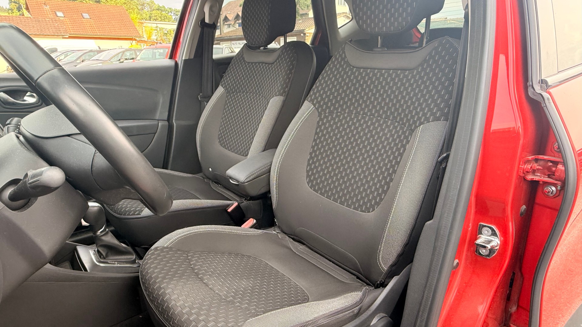 RENAULT Captur 1.3 T 16V Red Edition EDC-image-9