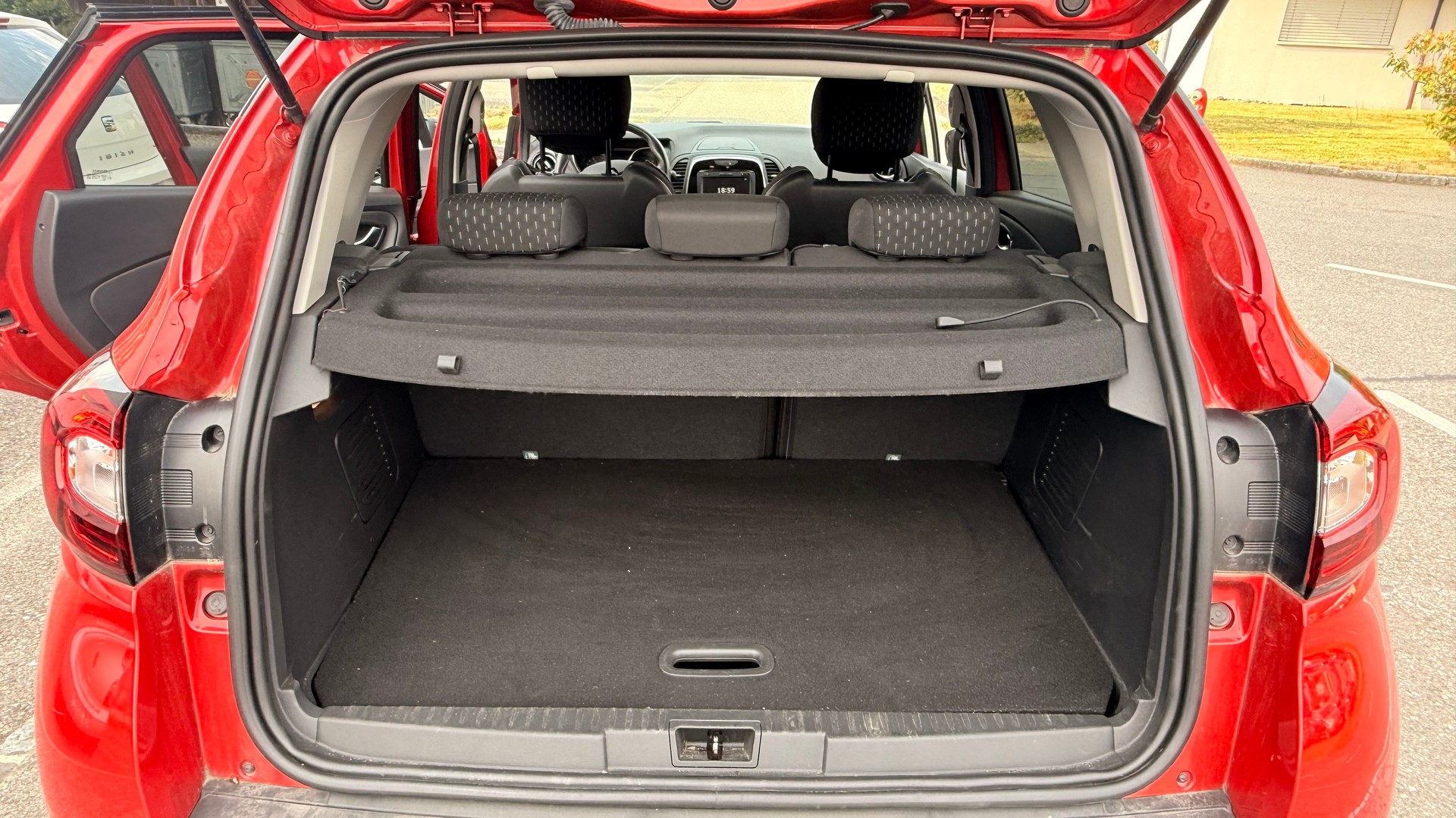 RENAULT Captur 1.3 T 16V Red Edition EDC-image-14