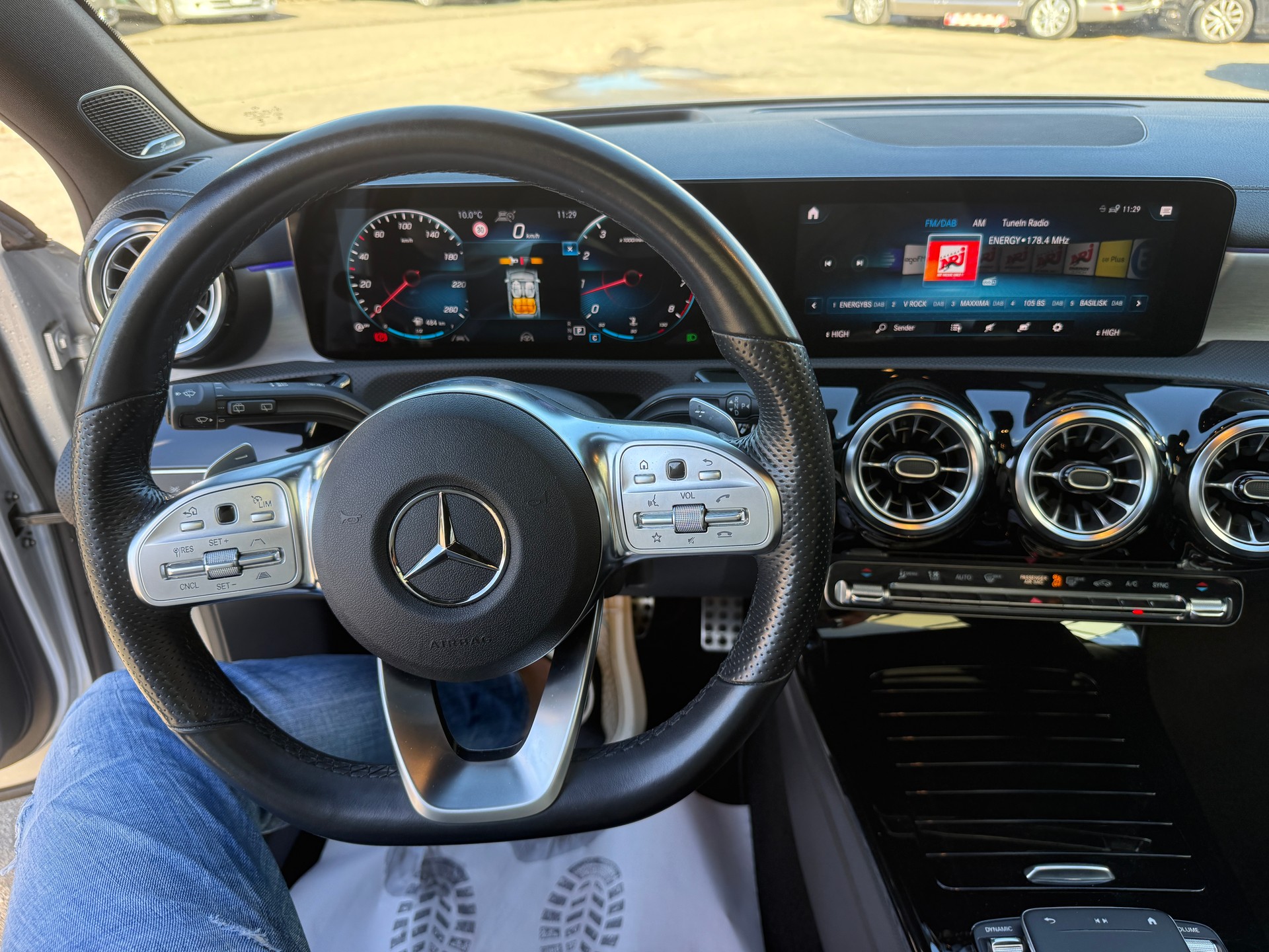 MERCEDES-BENZ A 250 4Matic AMG Line 4Matic 7G-DCT-image-12