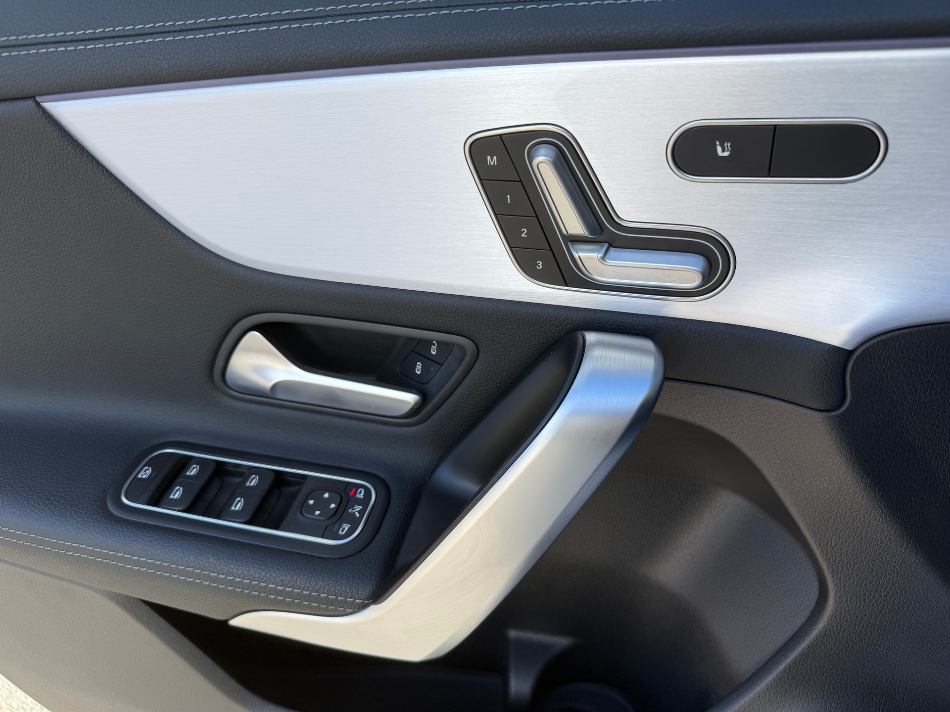 MERCEDES-BENZ A 250 4Matic AMG Line 4Matic 7G-DCT-image-13