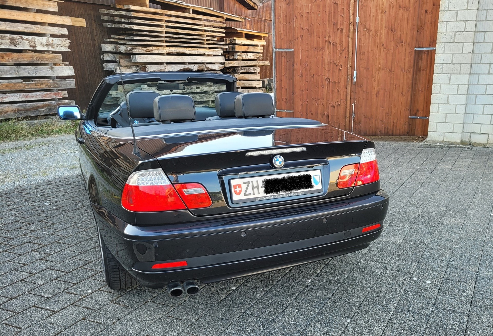 BMW BMW 330Ci Cabrio-image-2