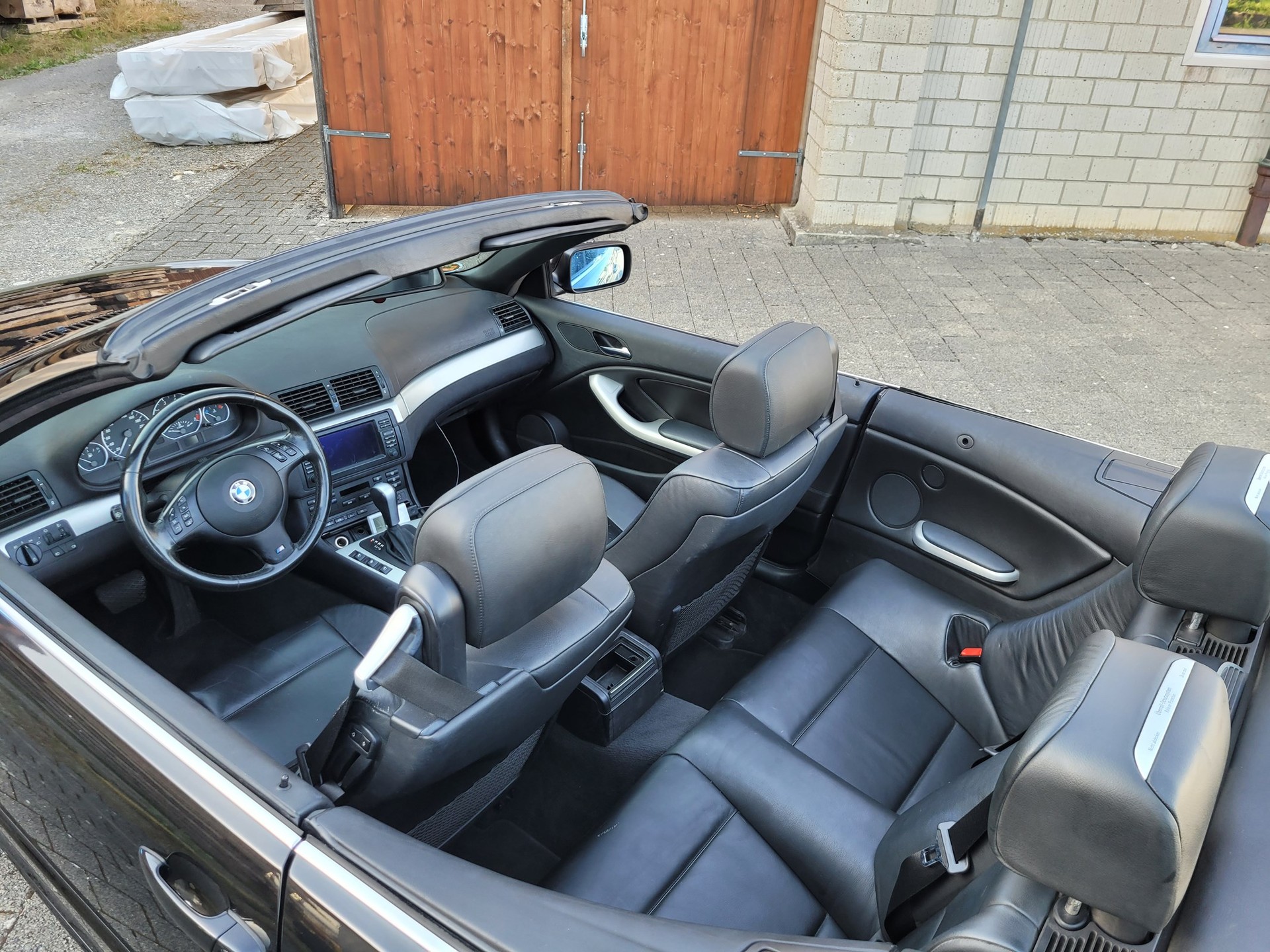 BMW BMW 330Ci Cabrio-image-4