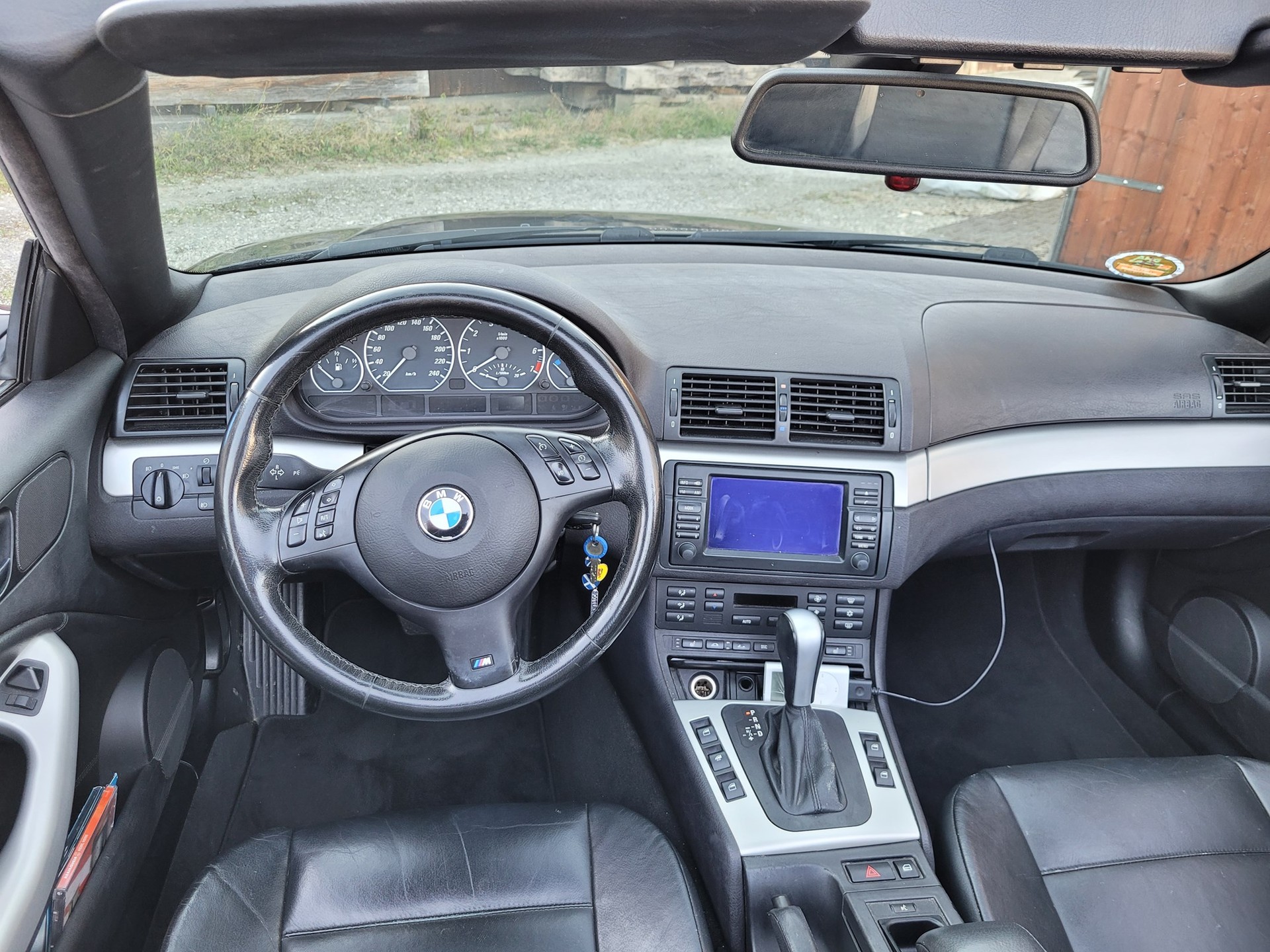 BMW BMW 330Ci Cabrio-image-5