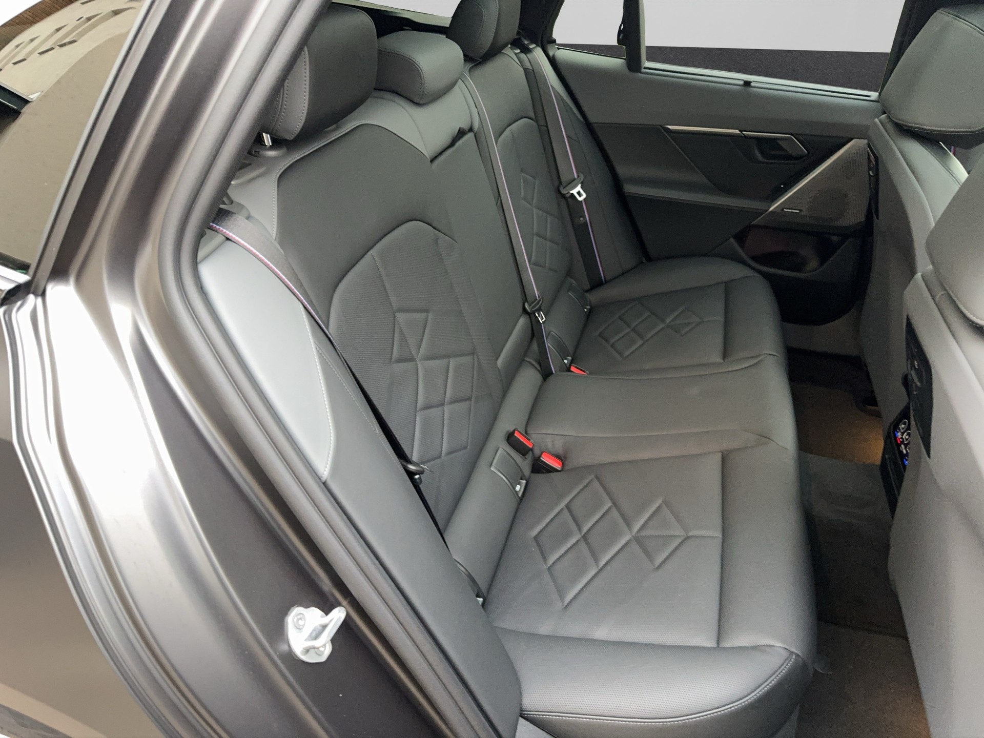 BMW 540d xDrive 48V Touring M Sport Pro Steptronic-image-16
