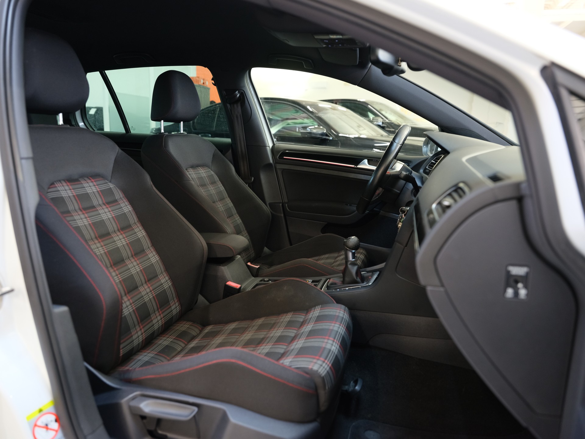 VW Golf 2.0 TSI GTI Performance-image-10