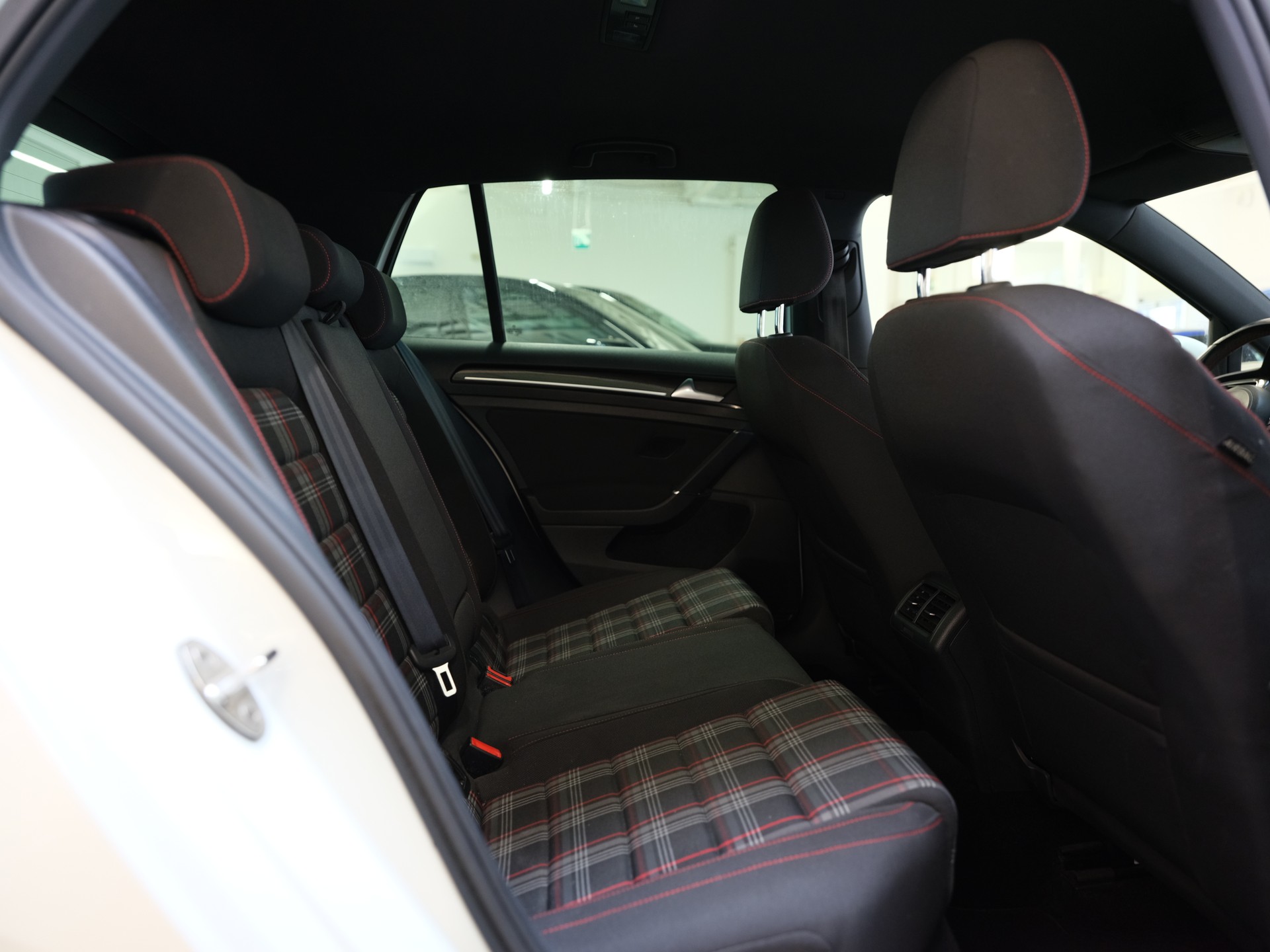 VW Golf 2.0 TSI GTI Performance-image-11