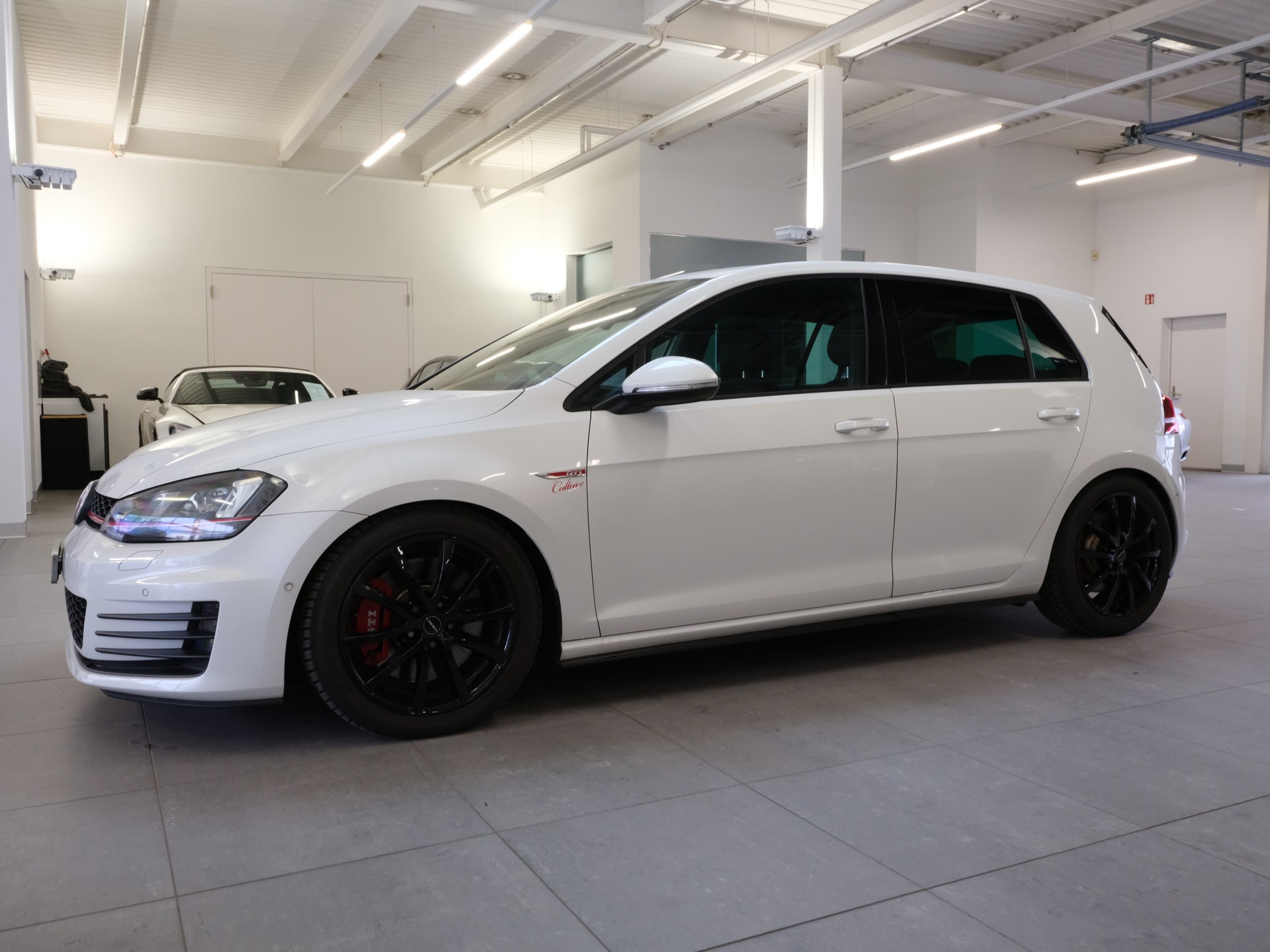 VW Golf 2.0 TSI GTI Performance-image-2